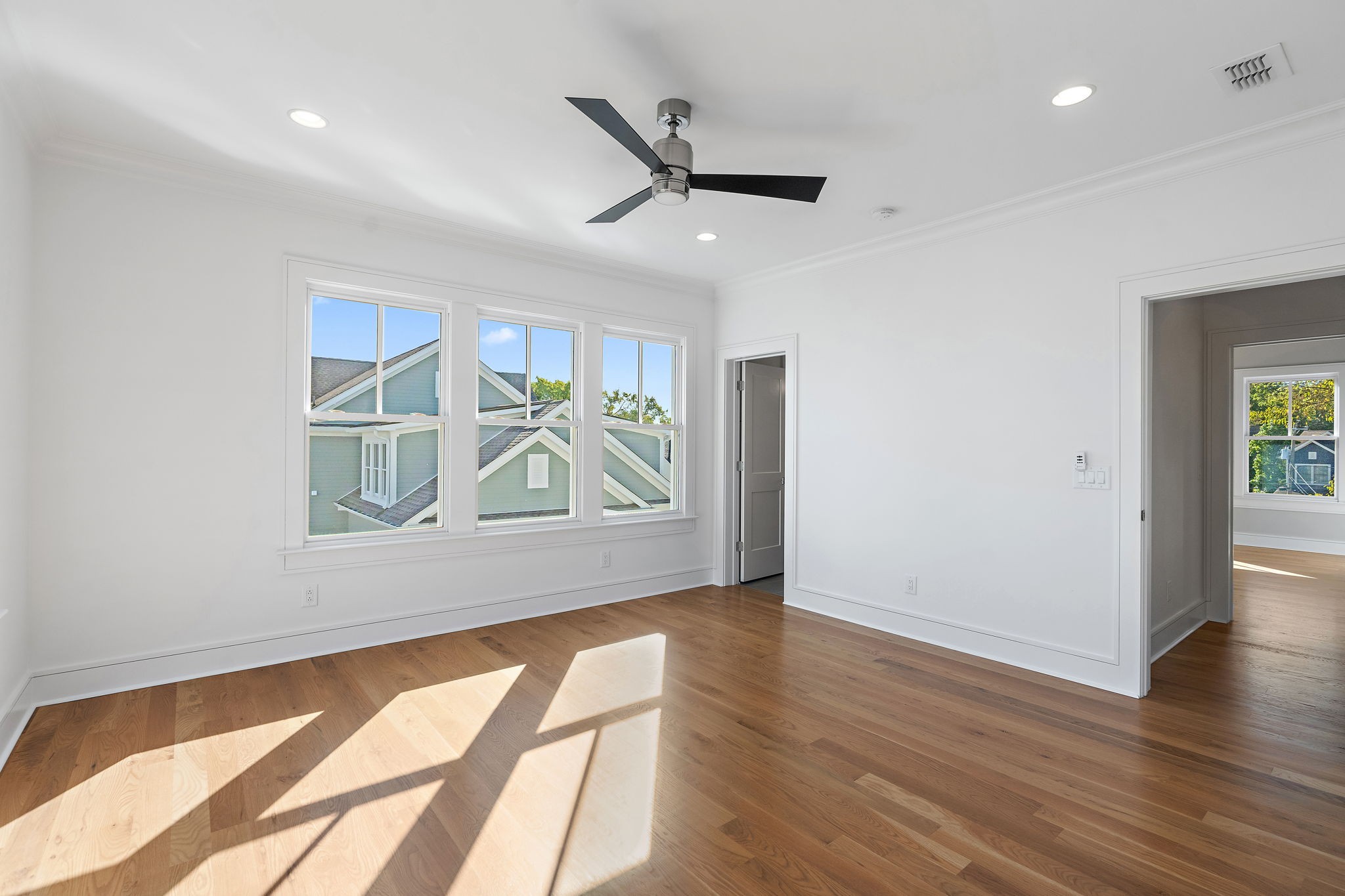 1709 Hillmont Dr