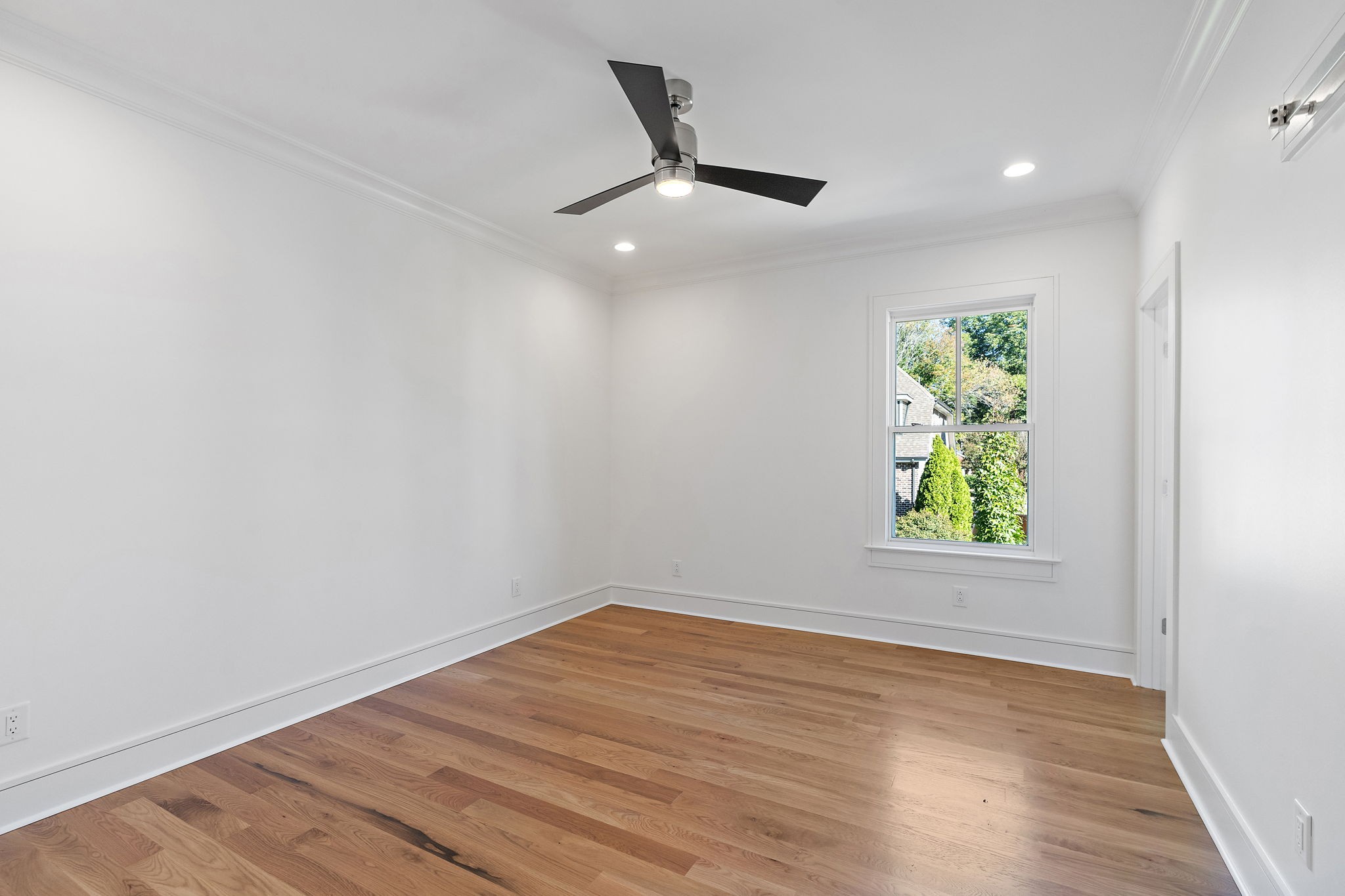 1709 Hillmont Dr