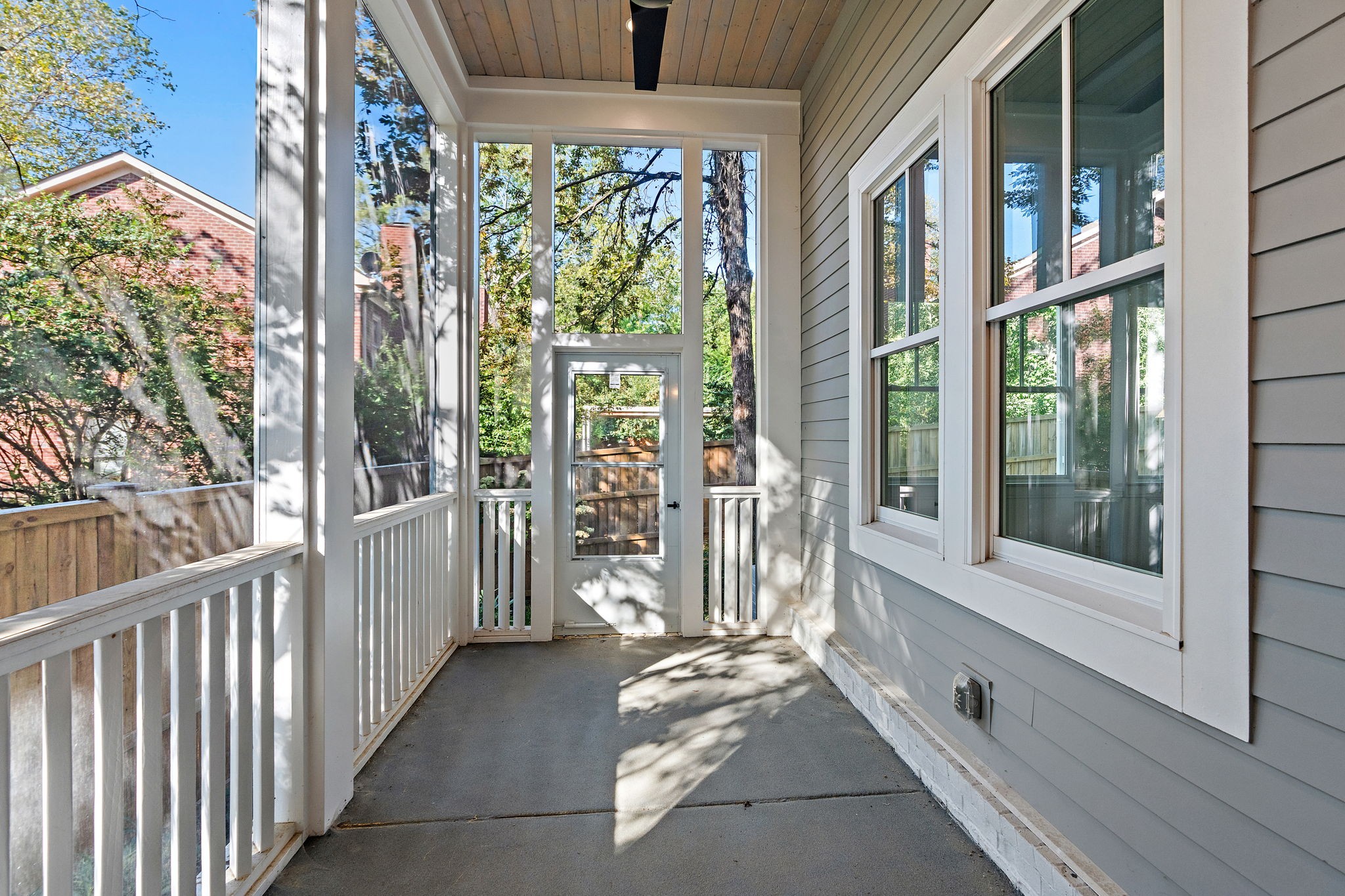 1709 Hillmont Dr