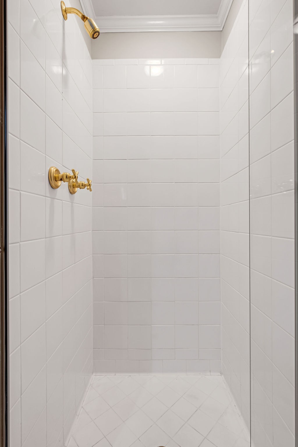 4040 Woodlawn Dr Unit: 12