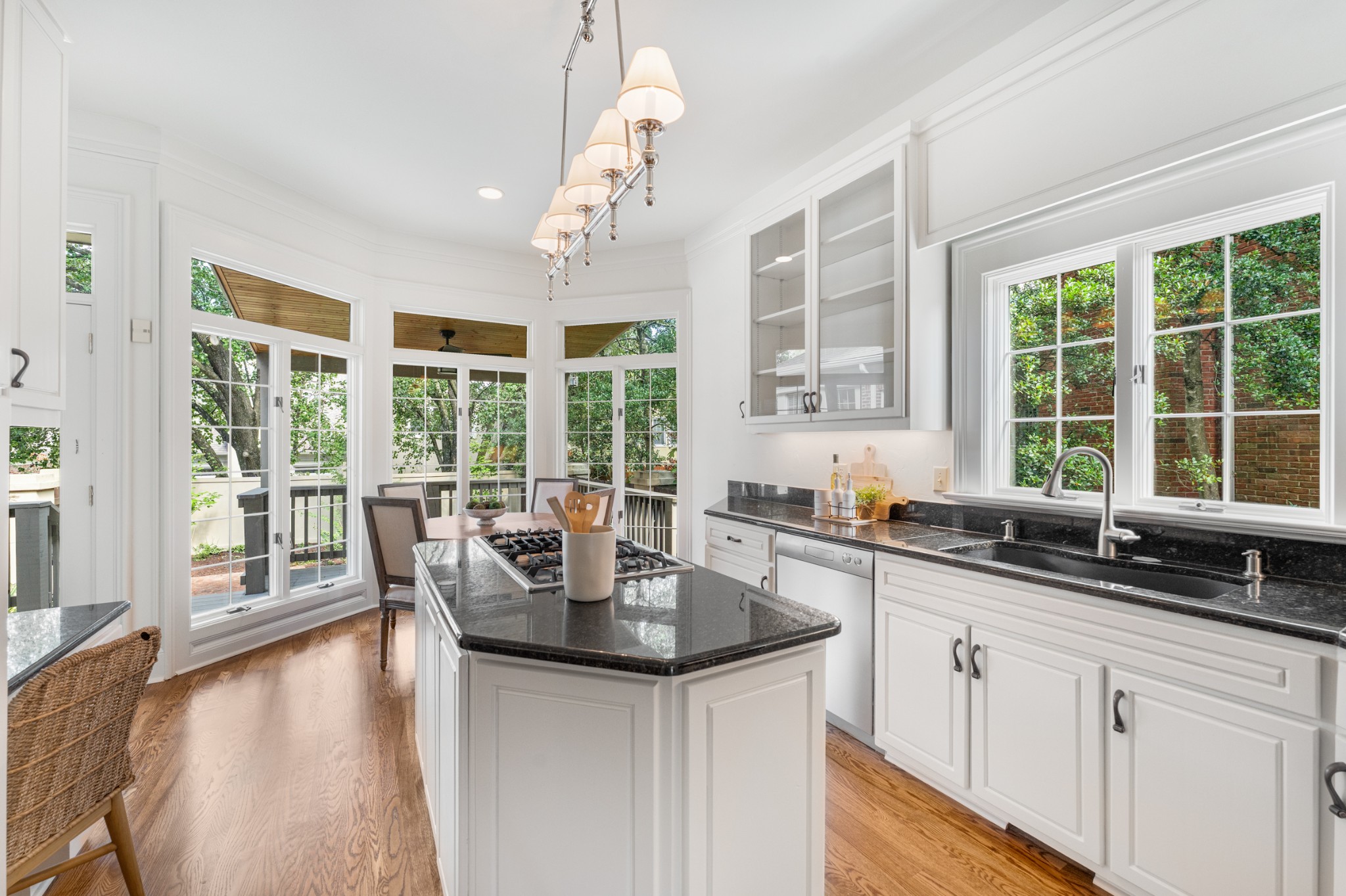 303 Saint James Park