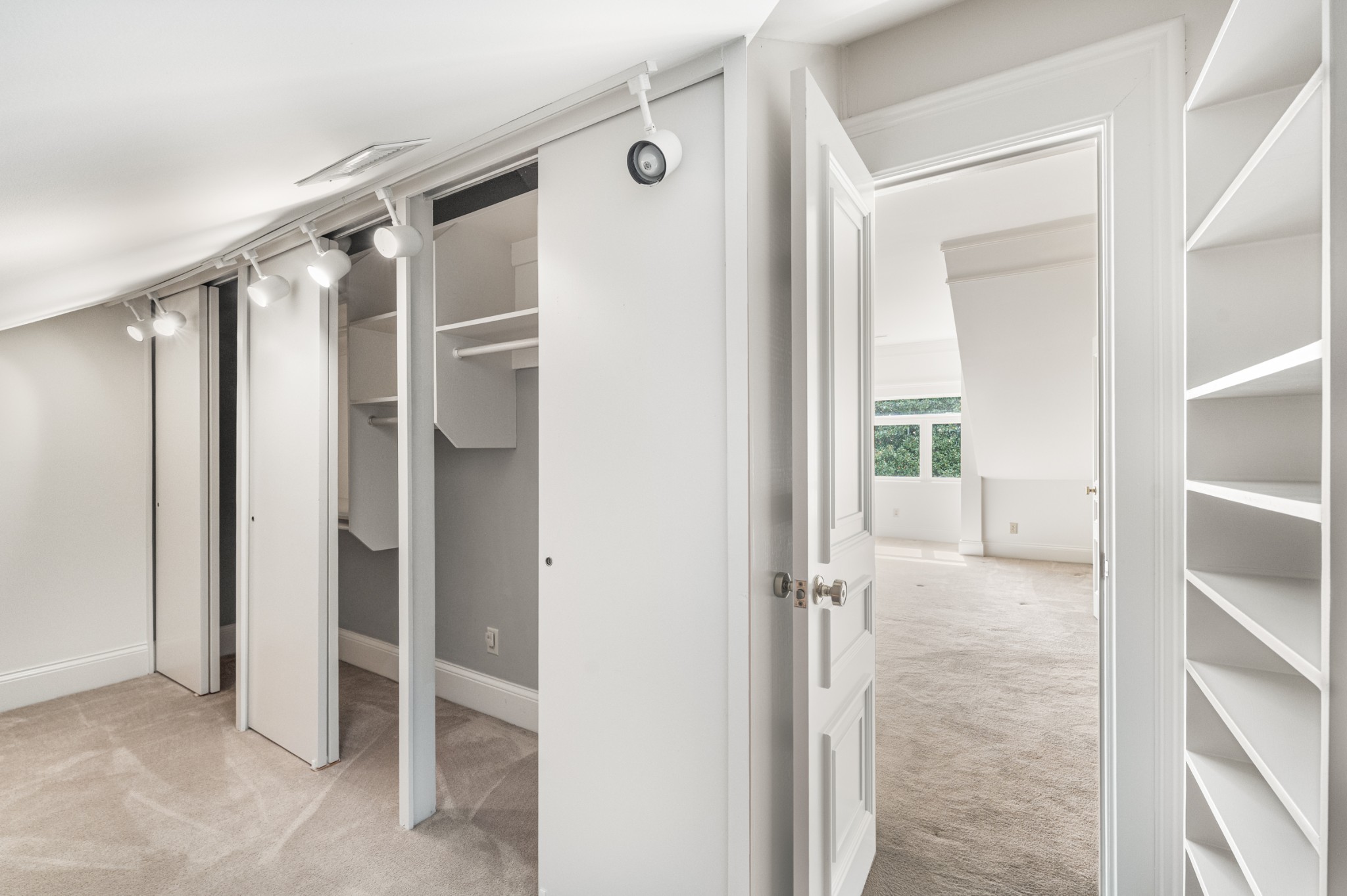 303 Saint James Park