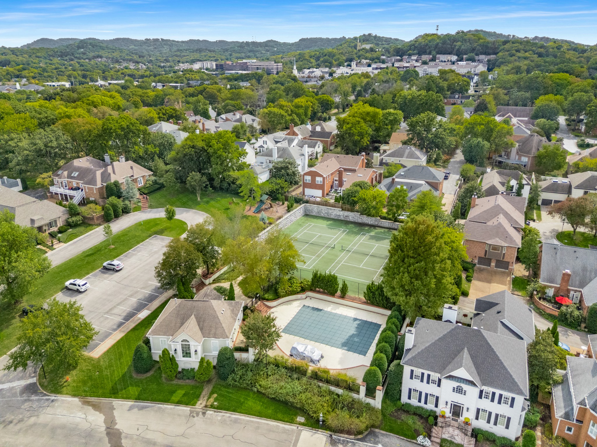 303 Saint James Park