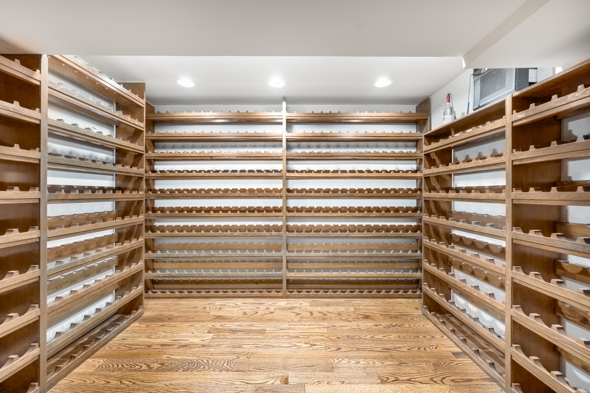 303 Saint James Park