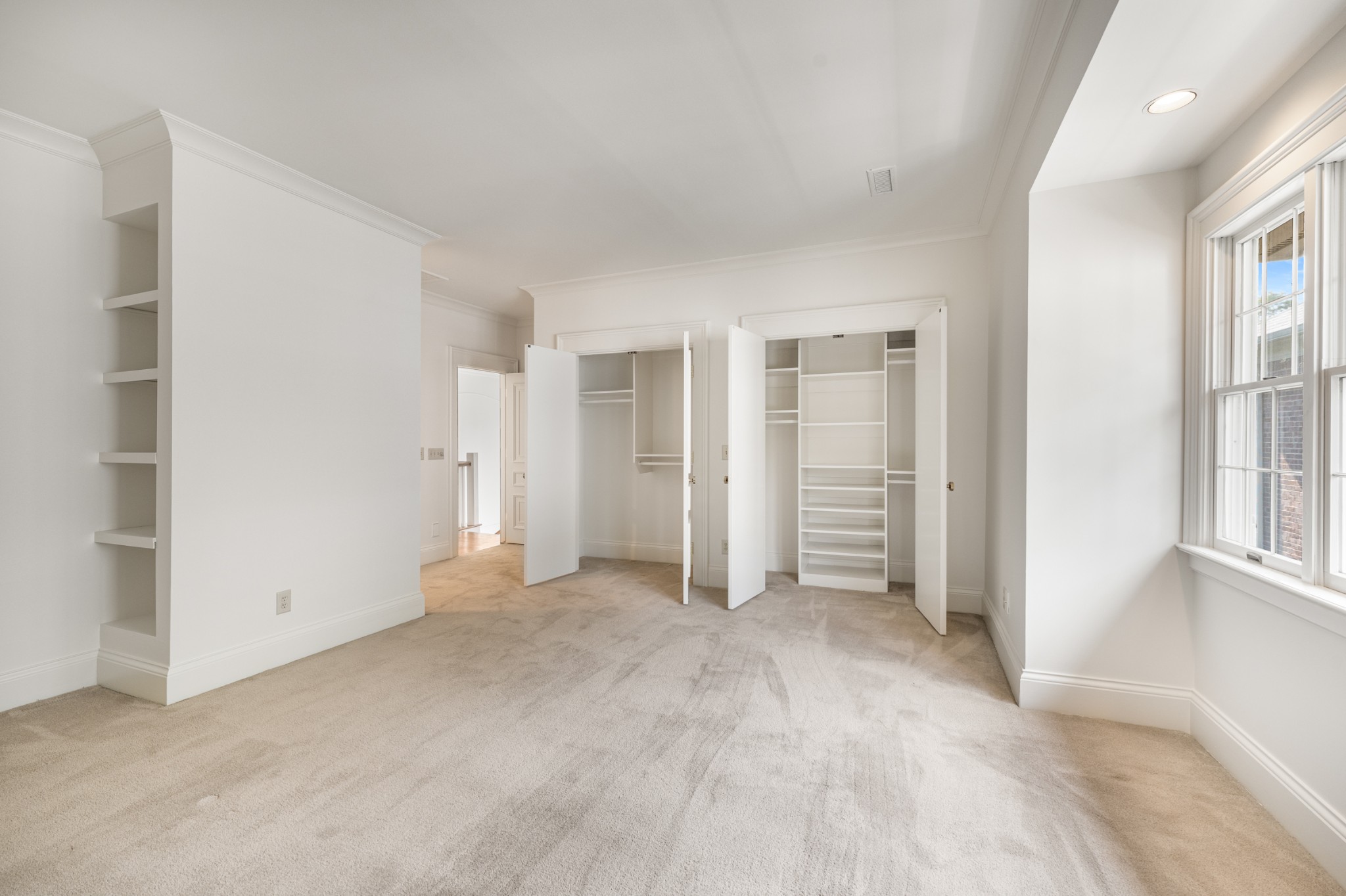 303 Saint James Park