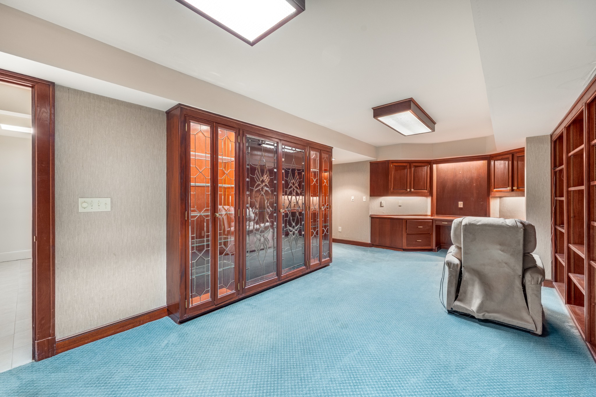 303 Saint James Park