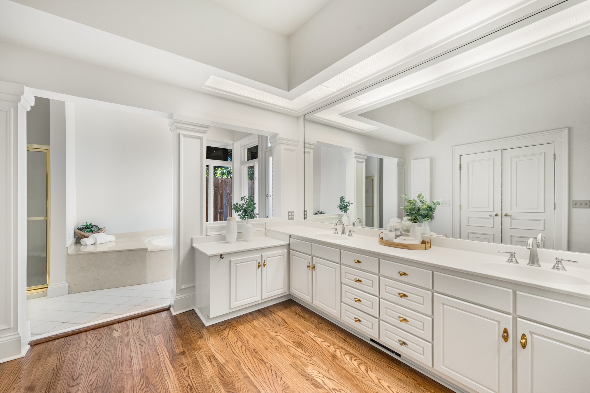 303 Saint James Park