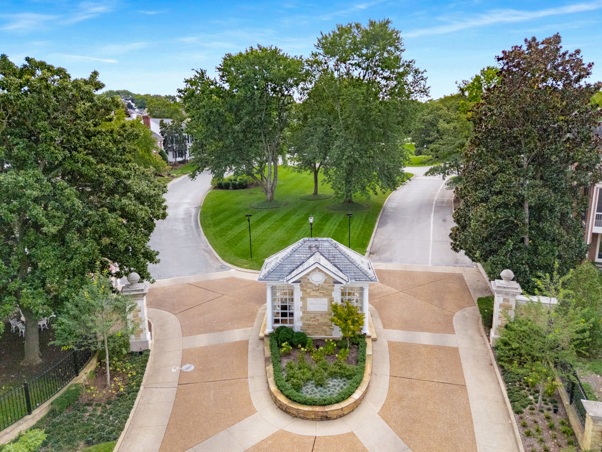 303 Saint James Park