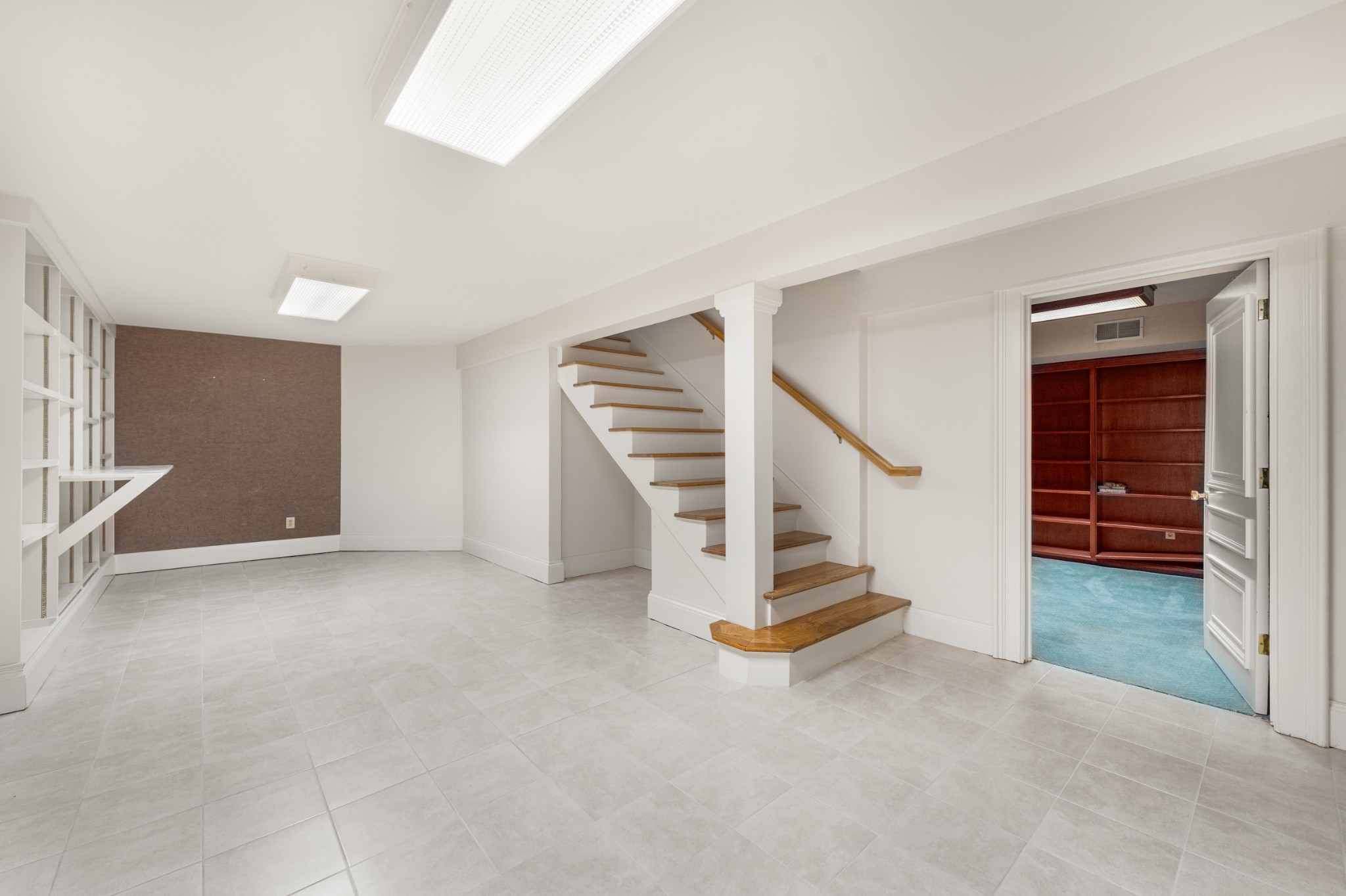 303 Saint James Park