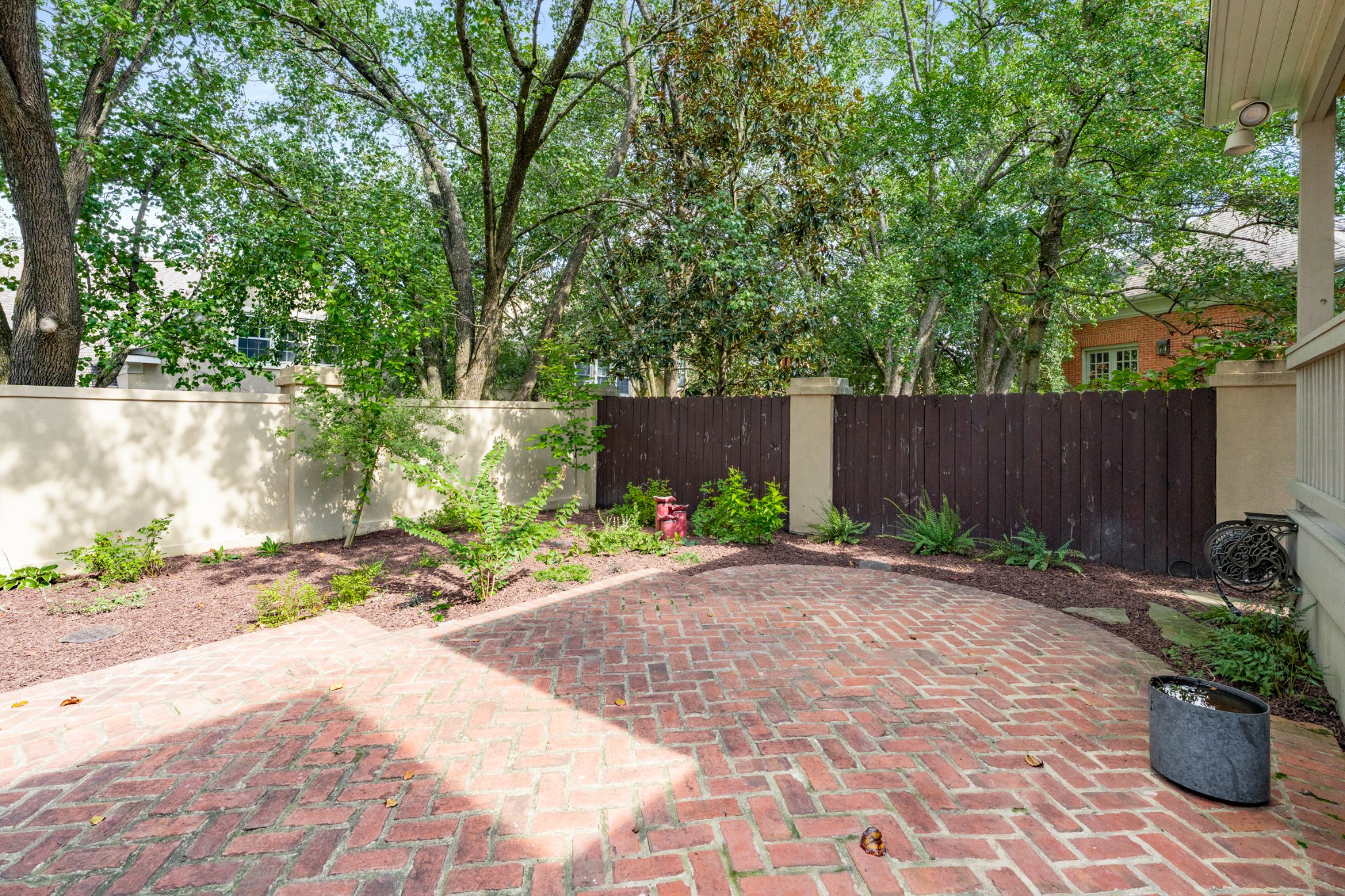 303 Saint James Park