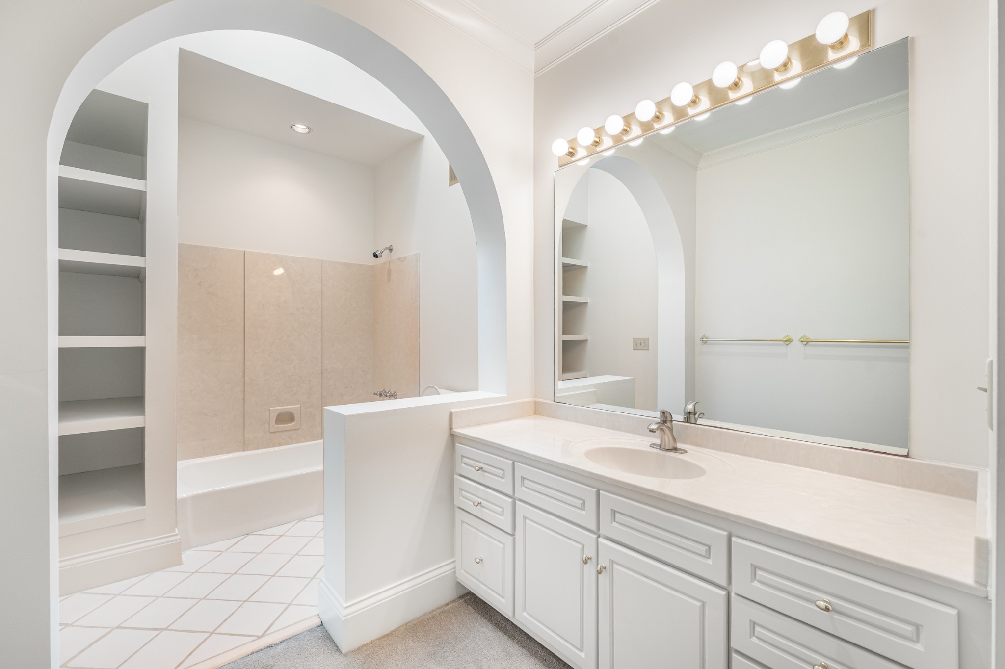 303 Saint James Park