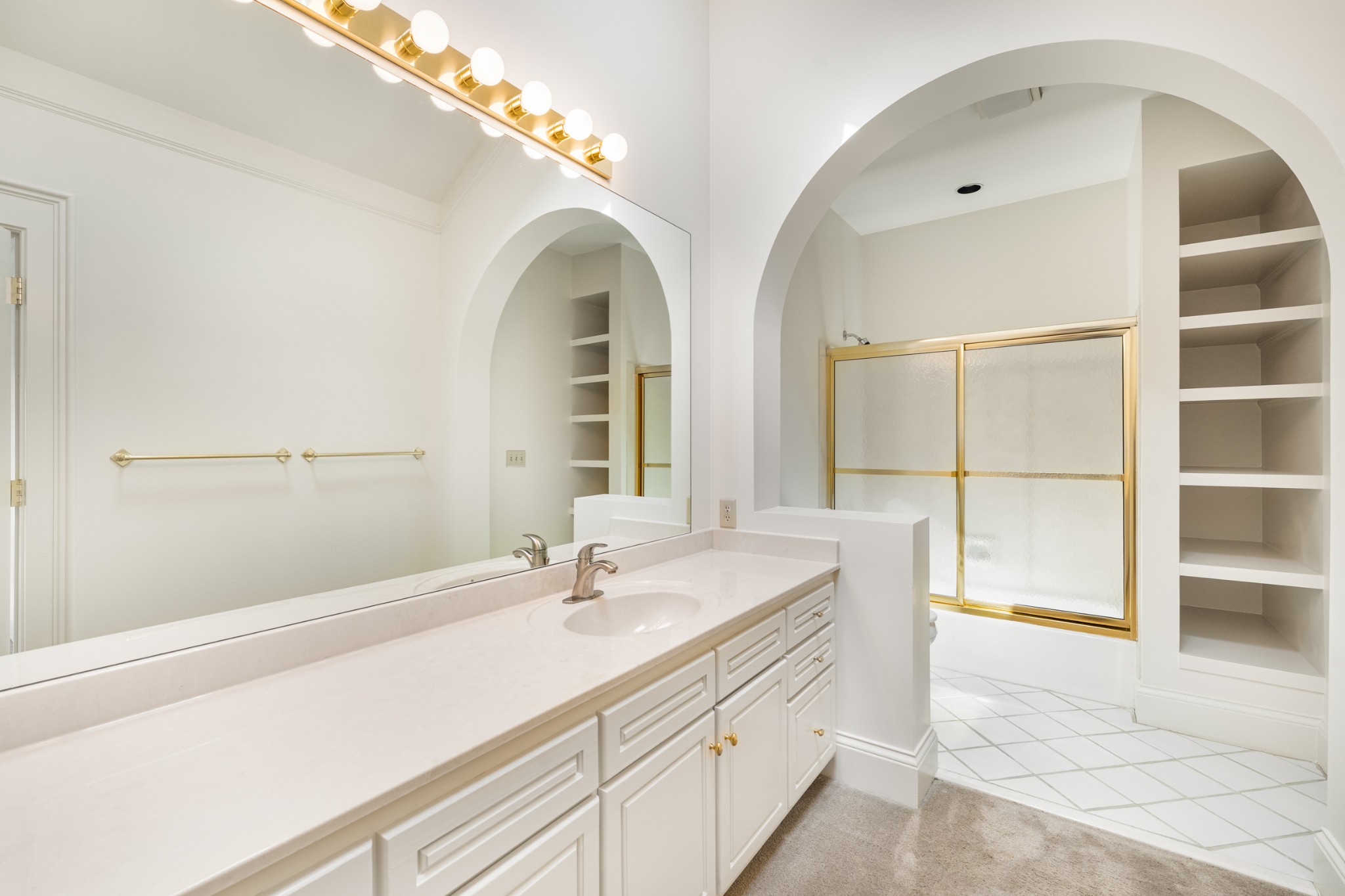 303 Saint James Park