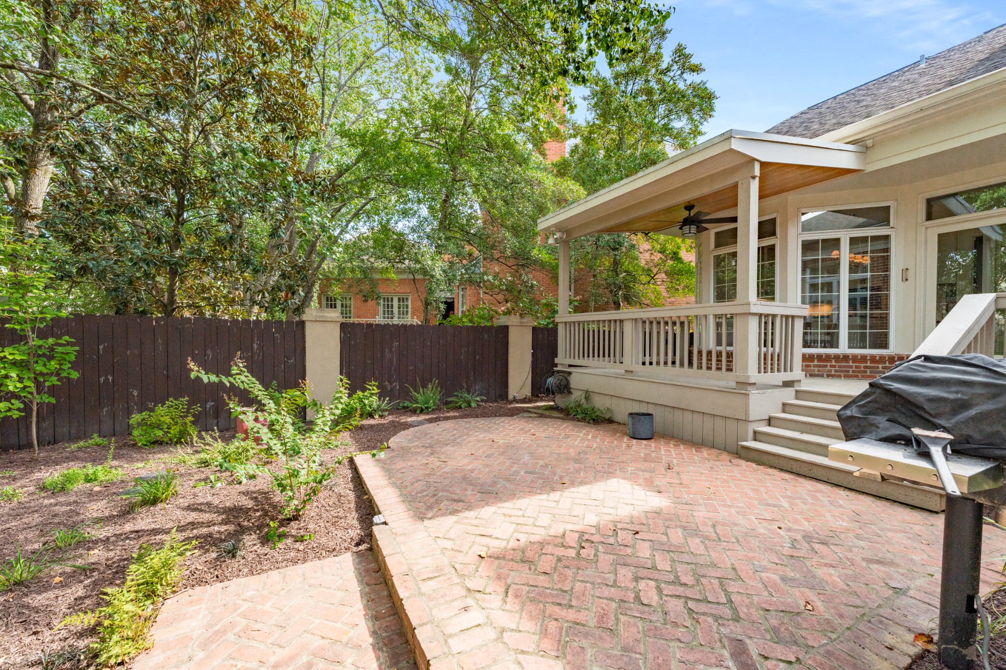 303 Saint James Park