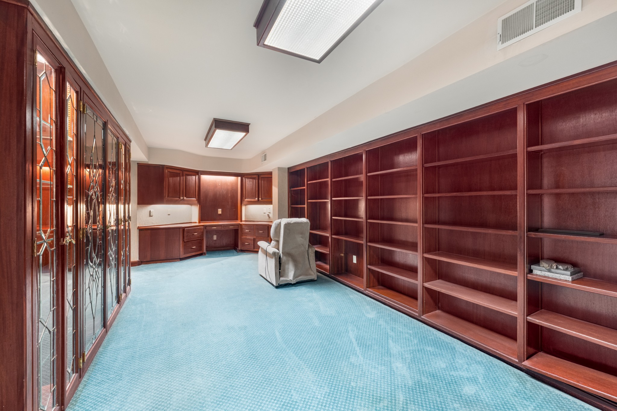 303 Saint James Park