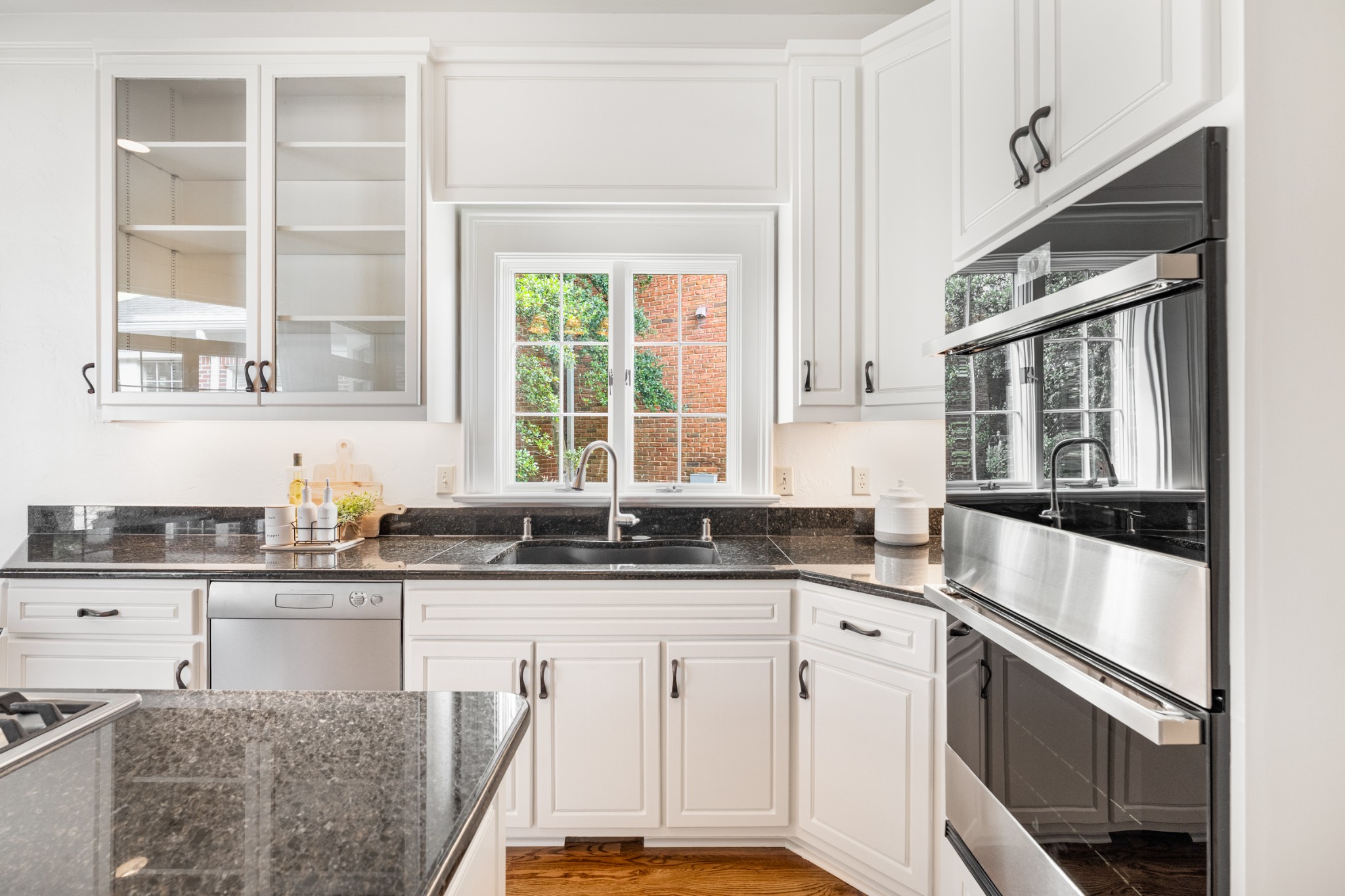 303 Saint James Park