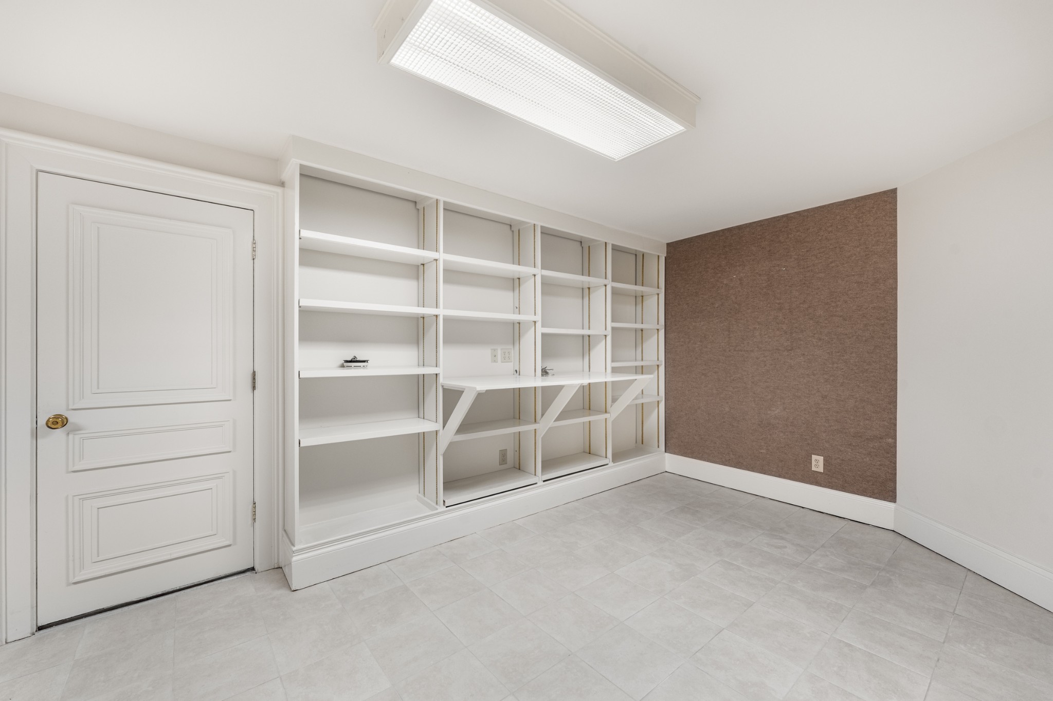 303 Saint James Park