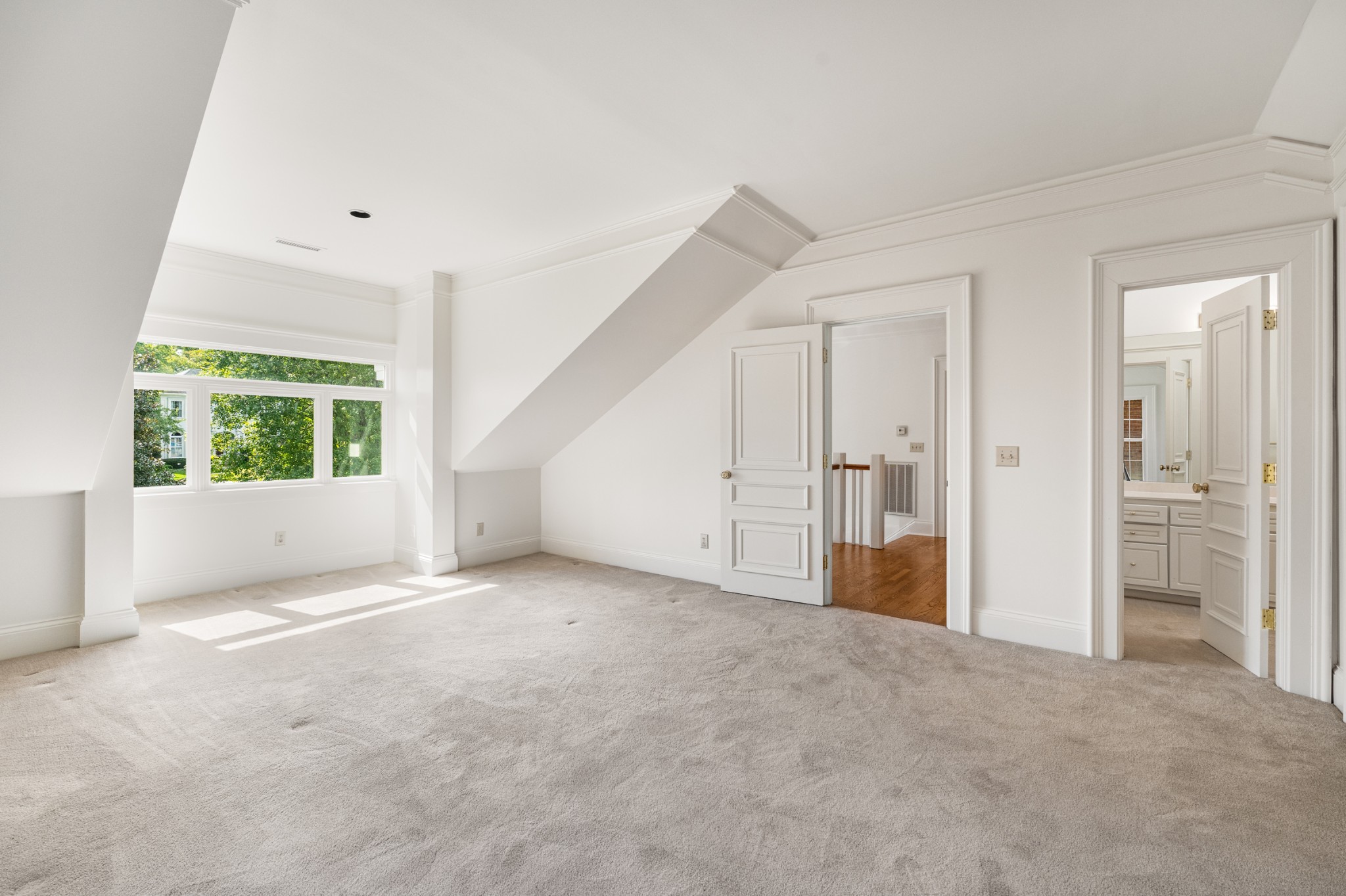 303 Saint James Park