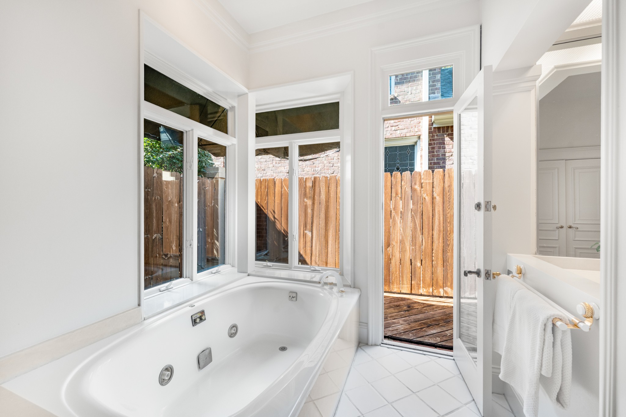 303 Saint James Park