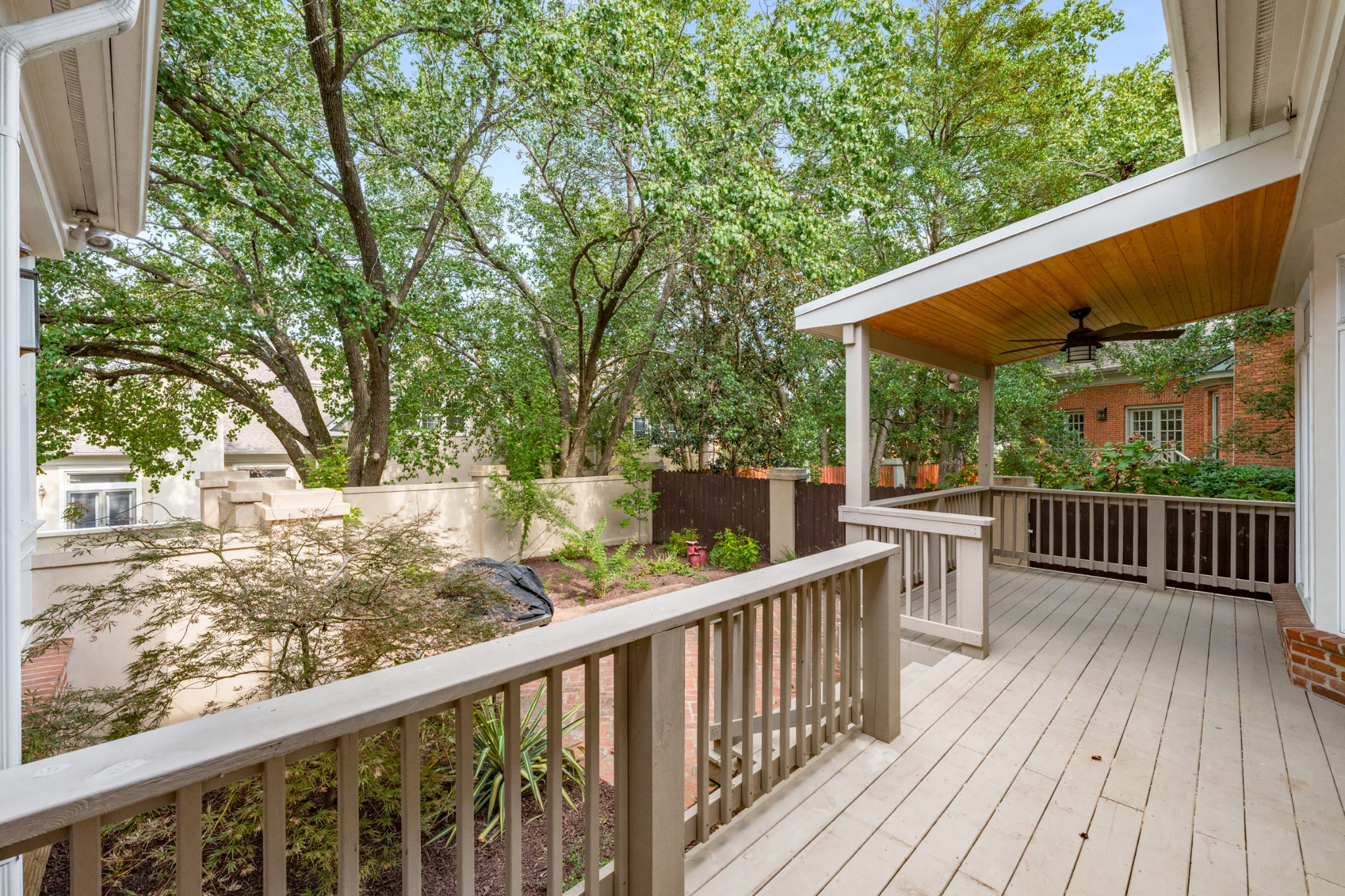 303 Saint James Park