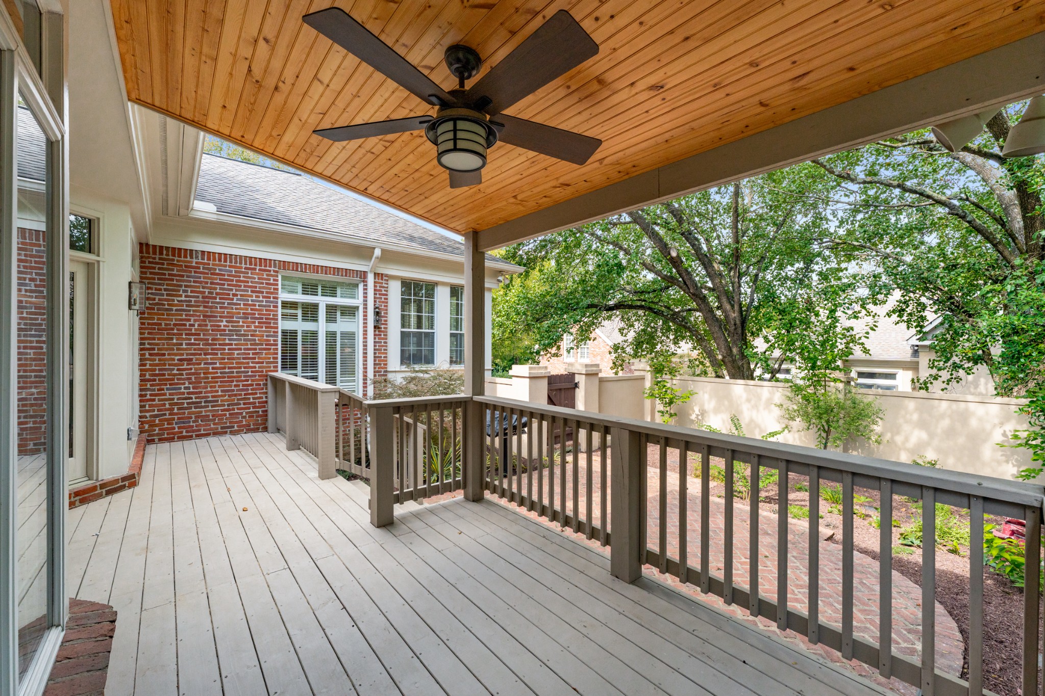 303 Saint James Park