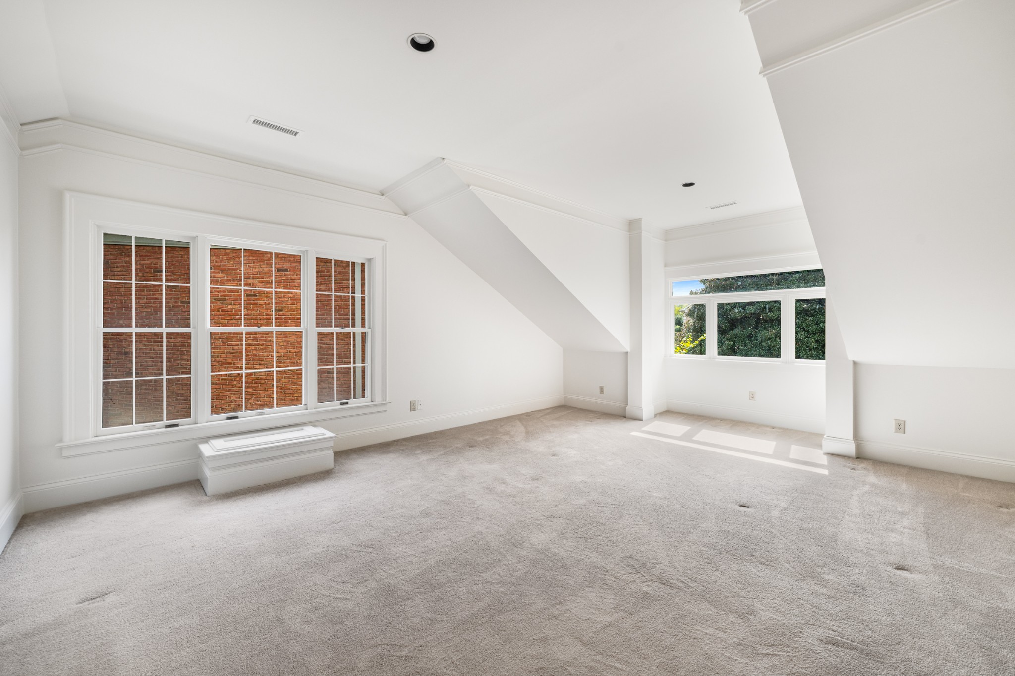 303 Saint James Park