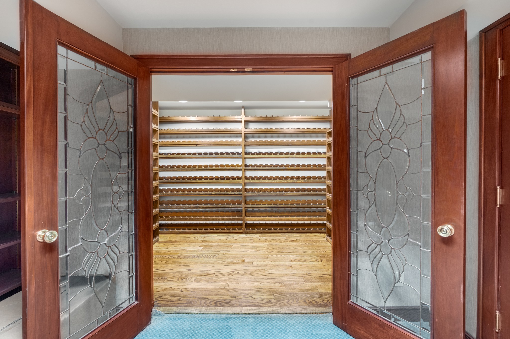 303 Saint James Park