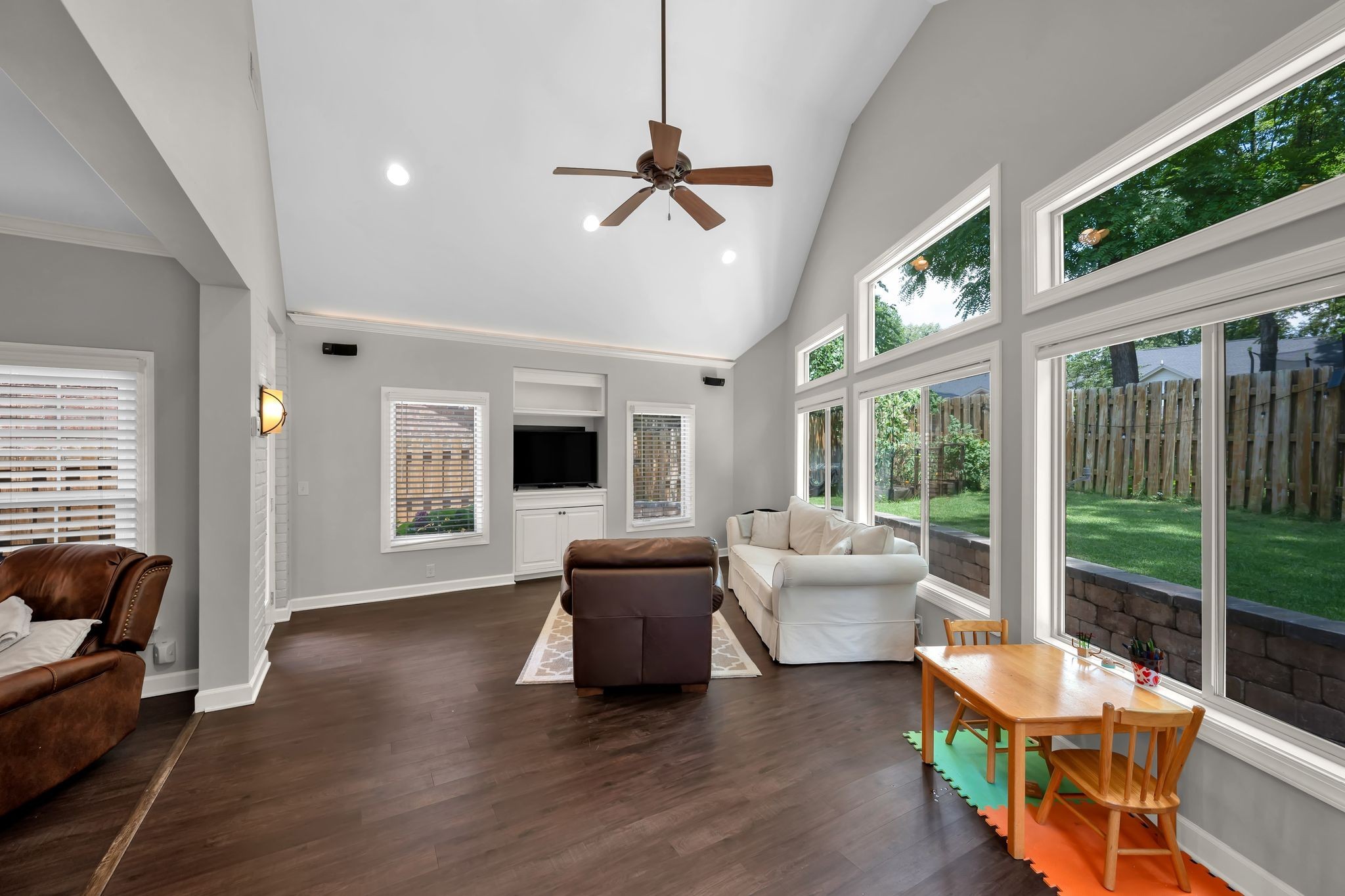 1025 Saint Andrews Pl