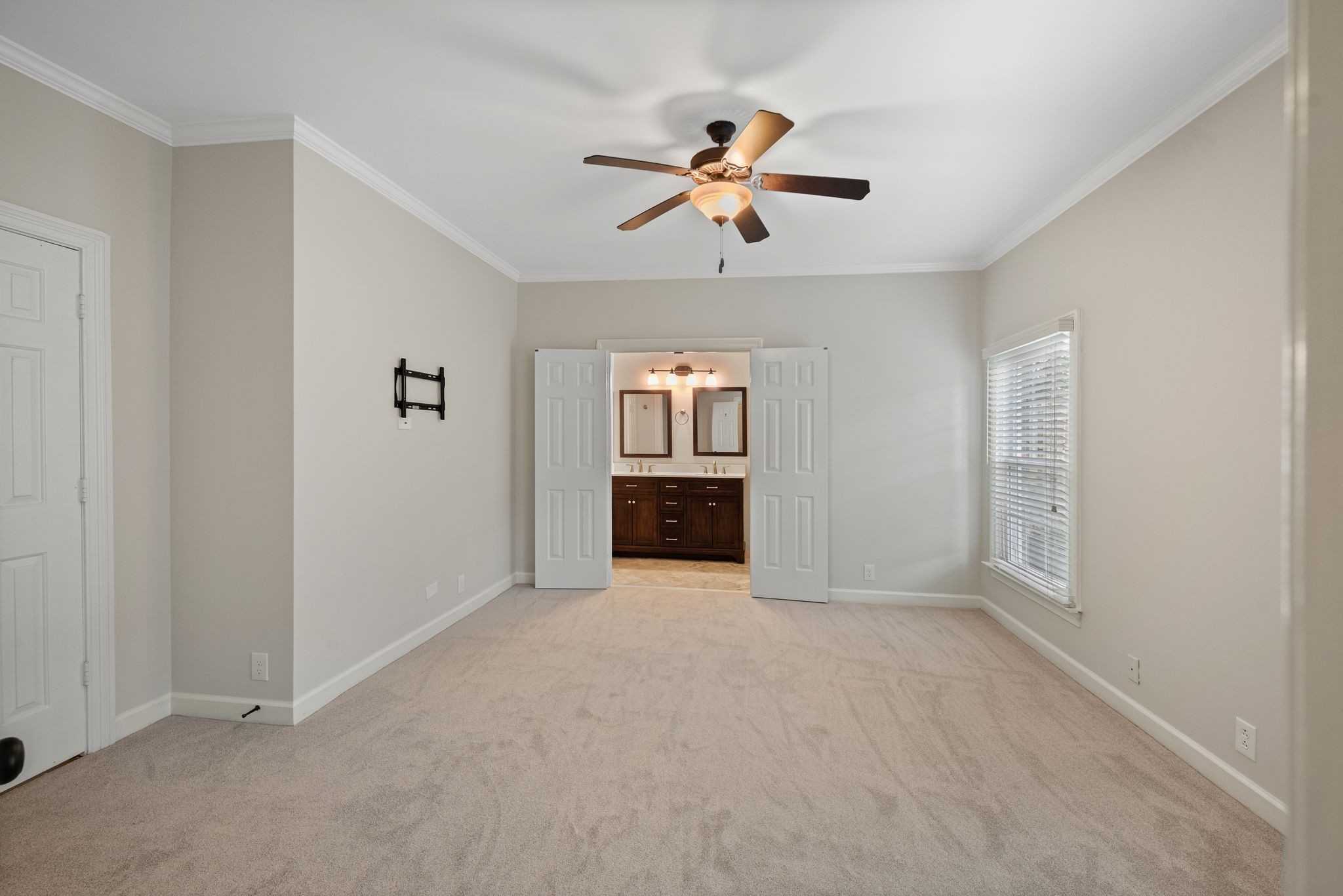 1025 Saint Andrews Pl