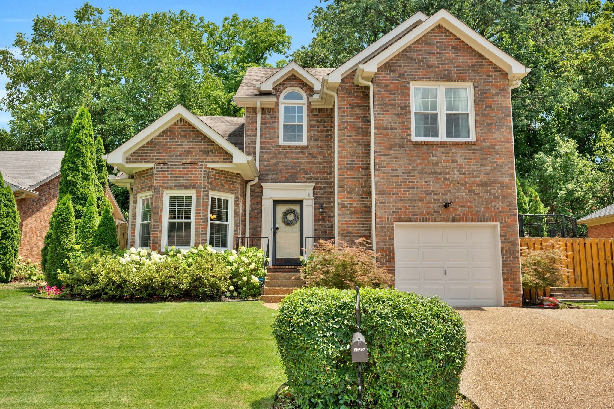 1025 Saint Andrews Pl