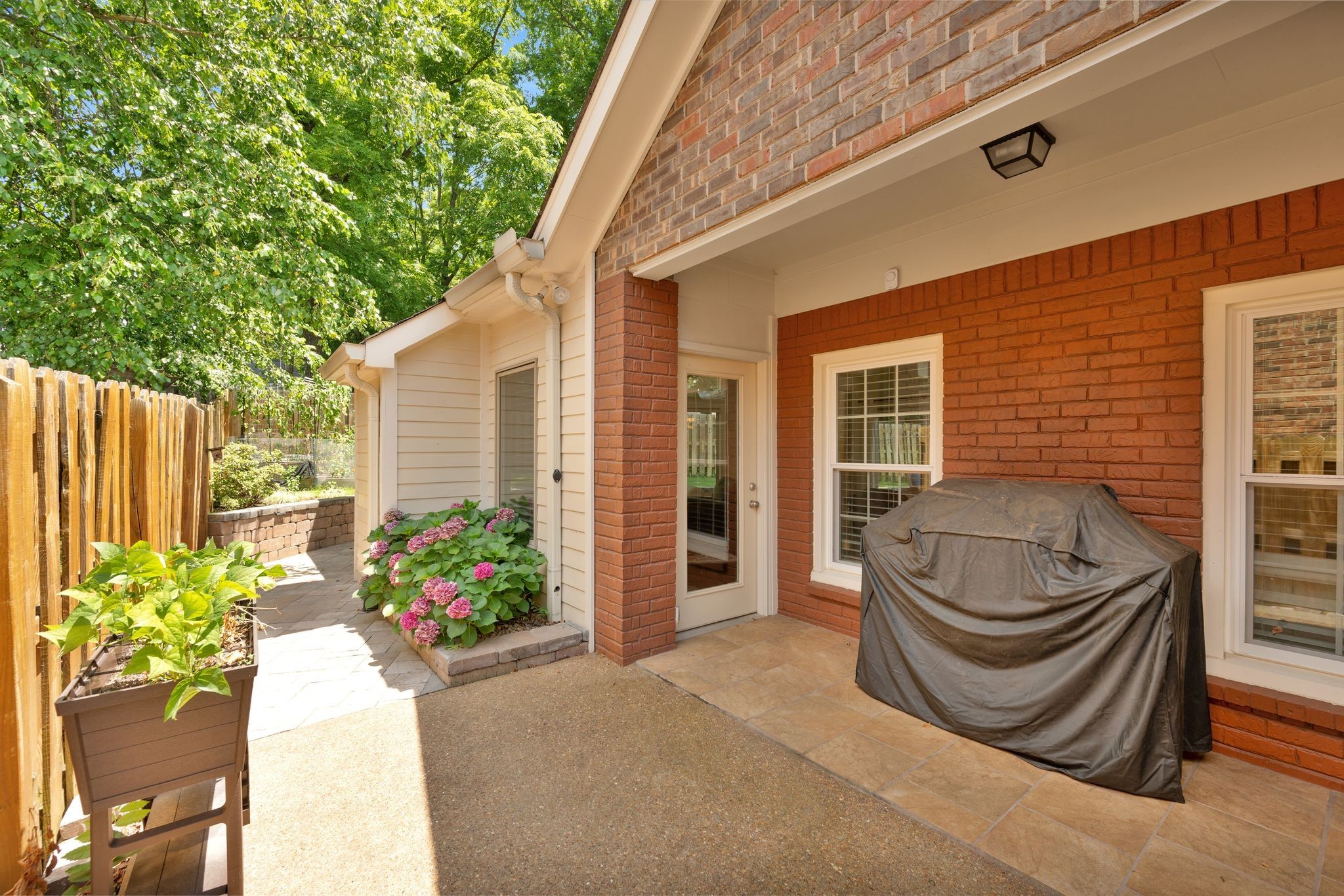 1025 Saint Andrews Pl