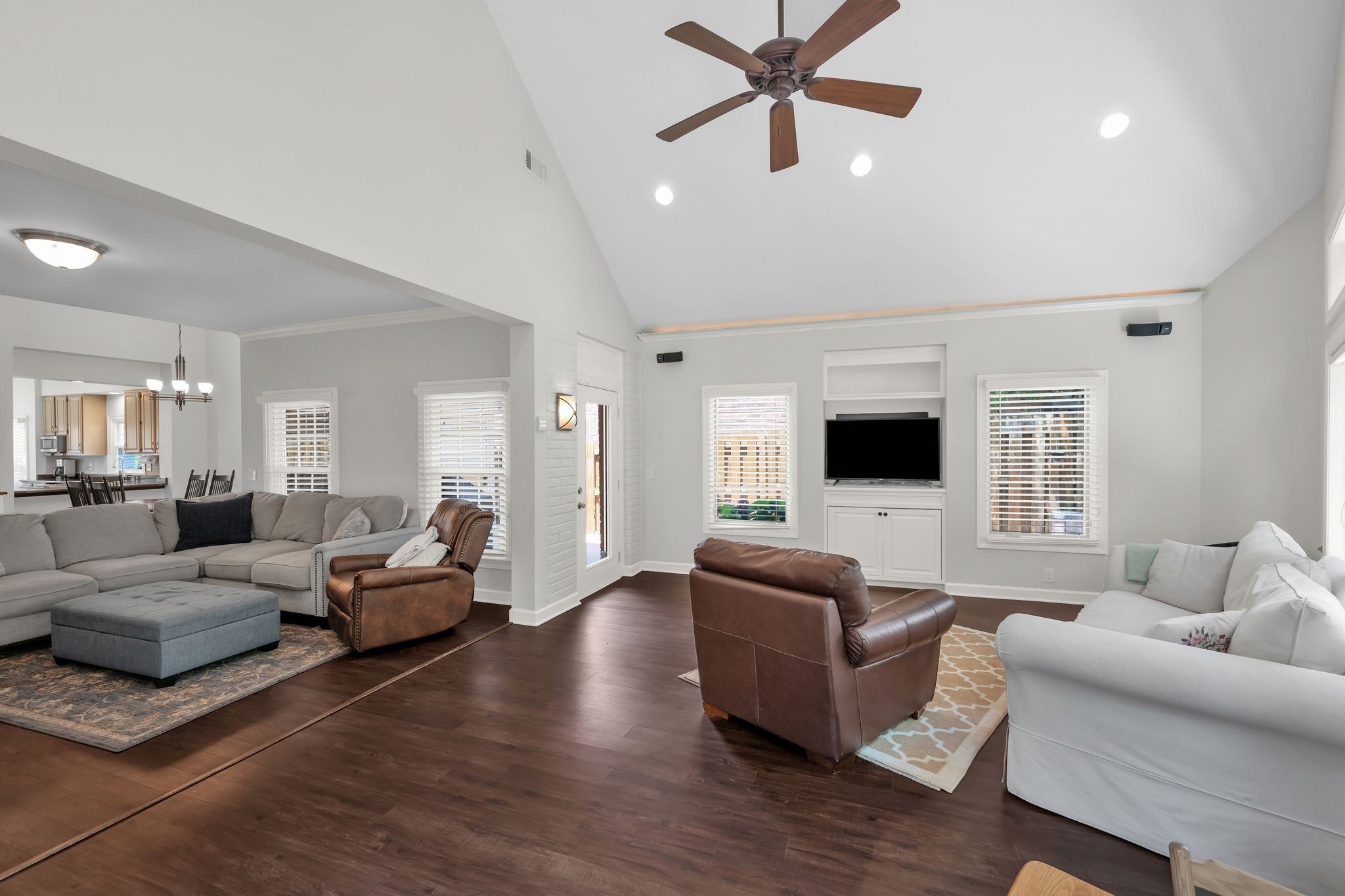 1025 Saint Andrews Pl