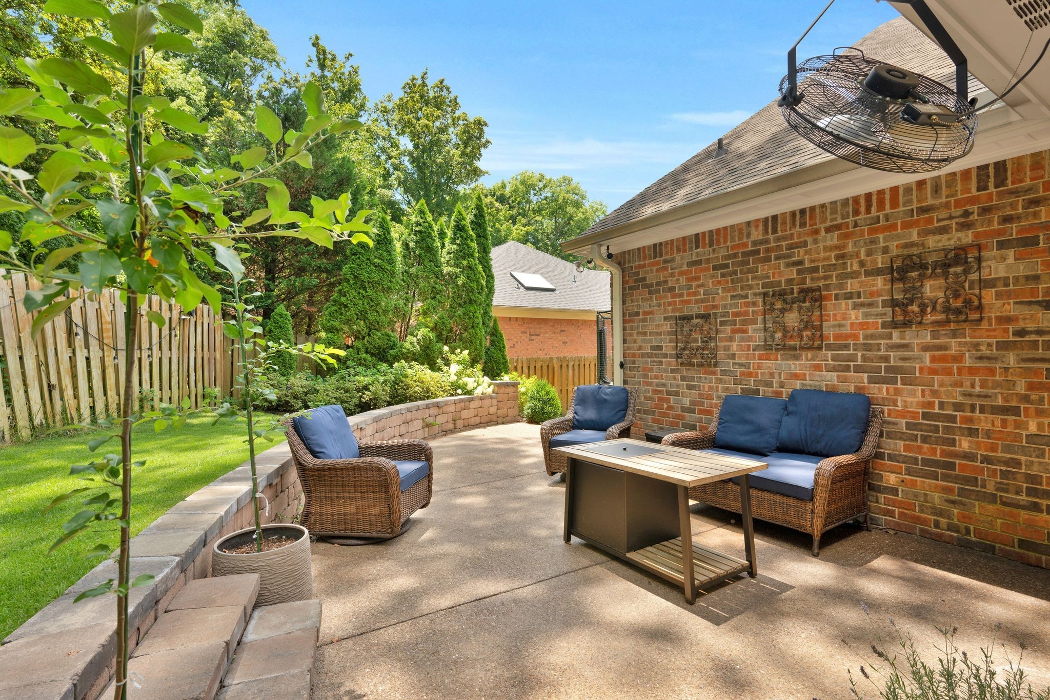 1025 Saint Andrews Pl