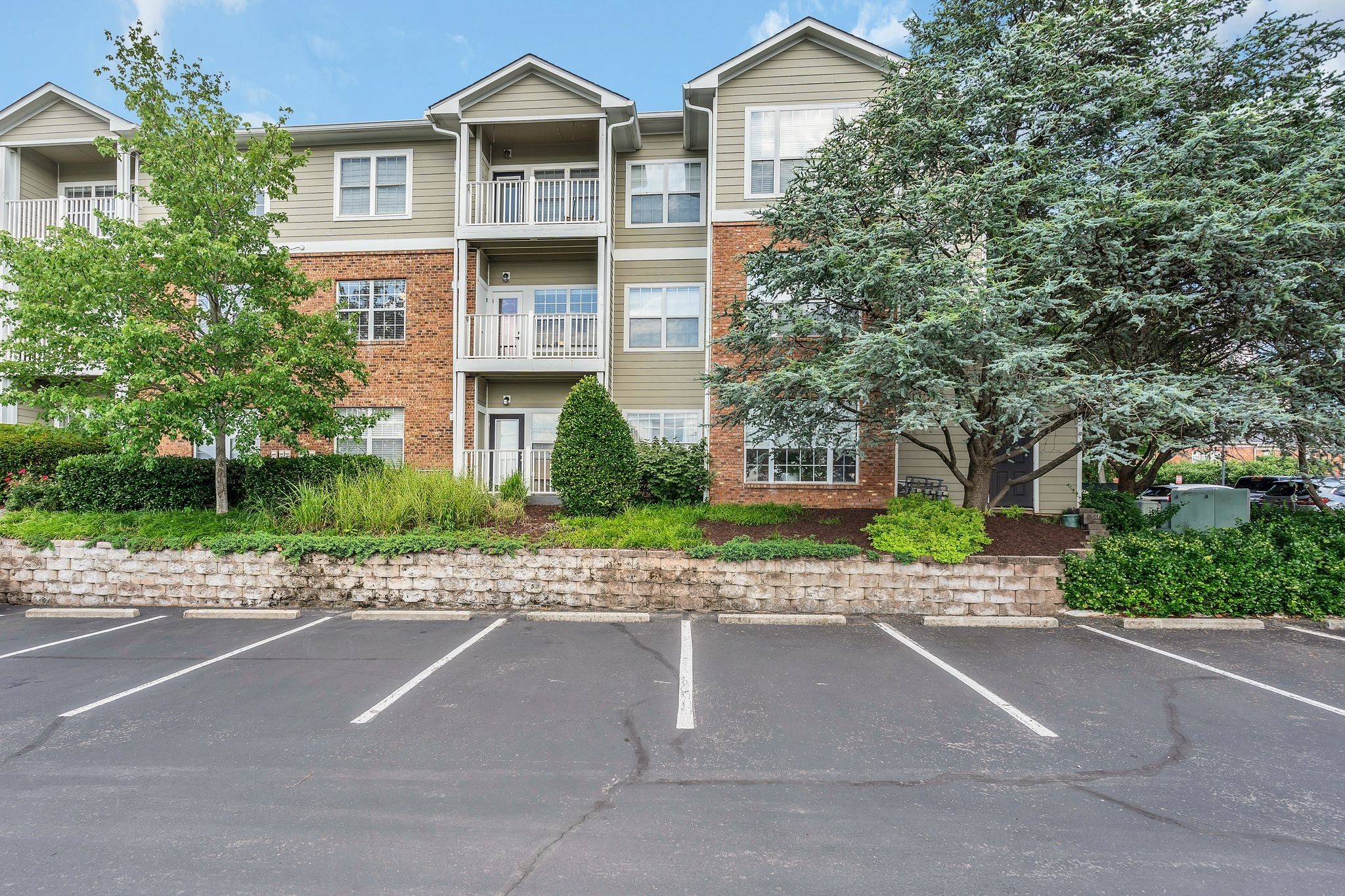 2025 Woodmont Blvd Unit: 209