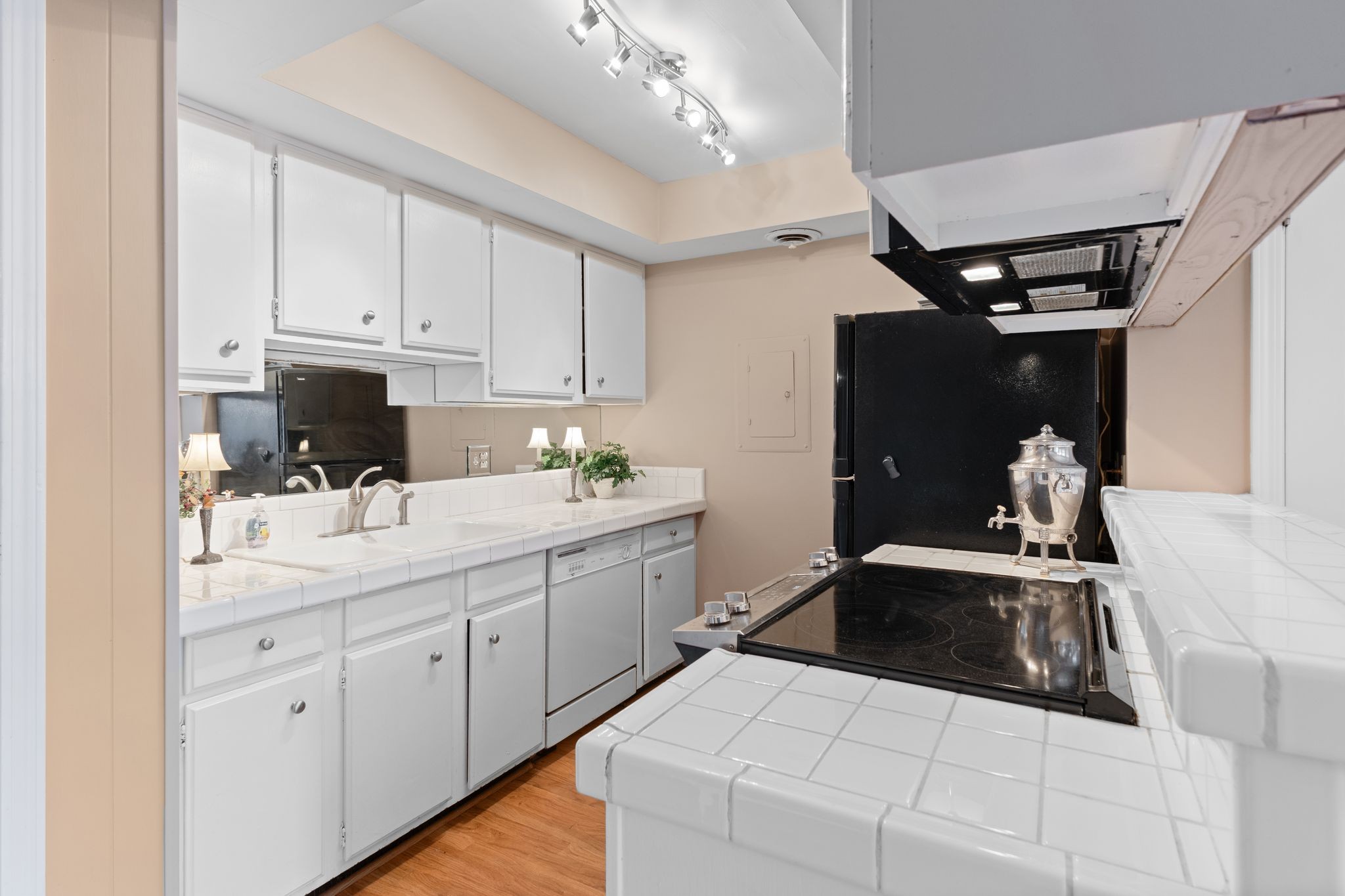 8207 Sawyer Brown Rd Unit: M1