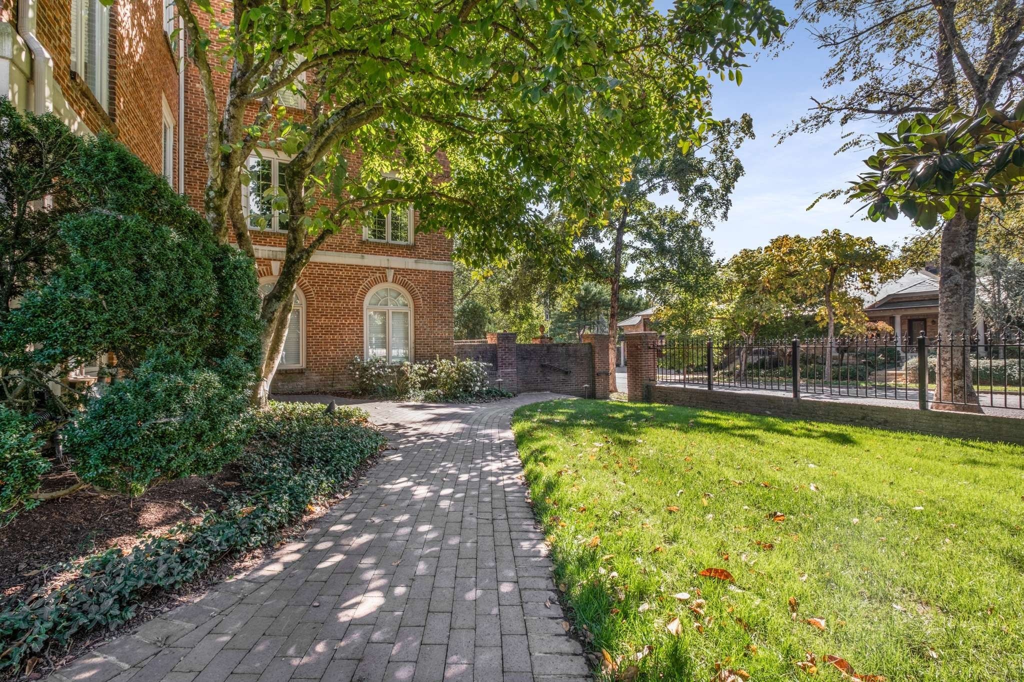 3737 West End Ave Unit: 201