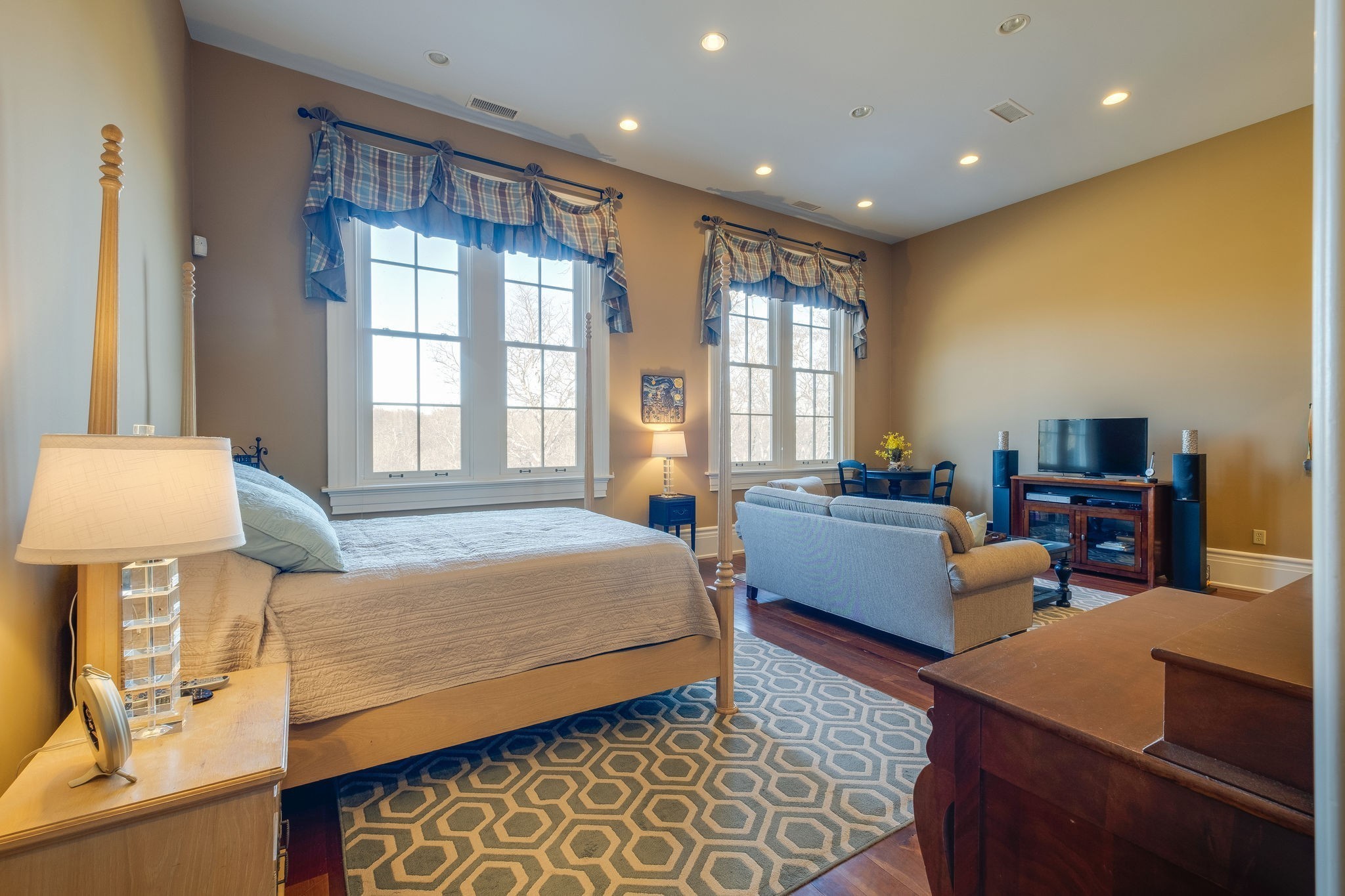 1711 Old Hillsboro Rd