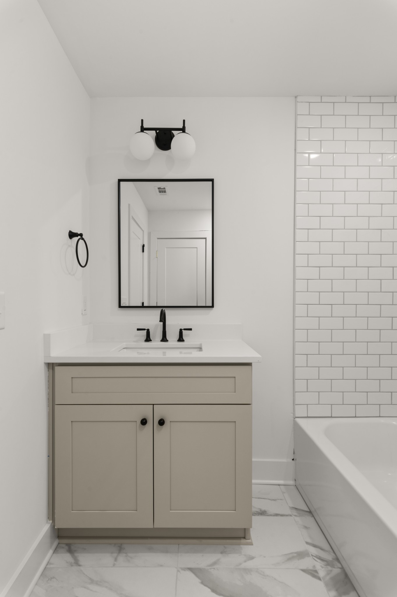 504 Edwin St Unit: 1