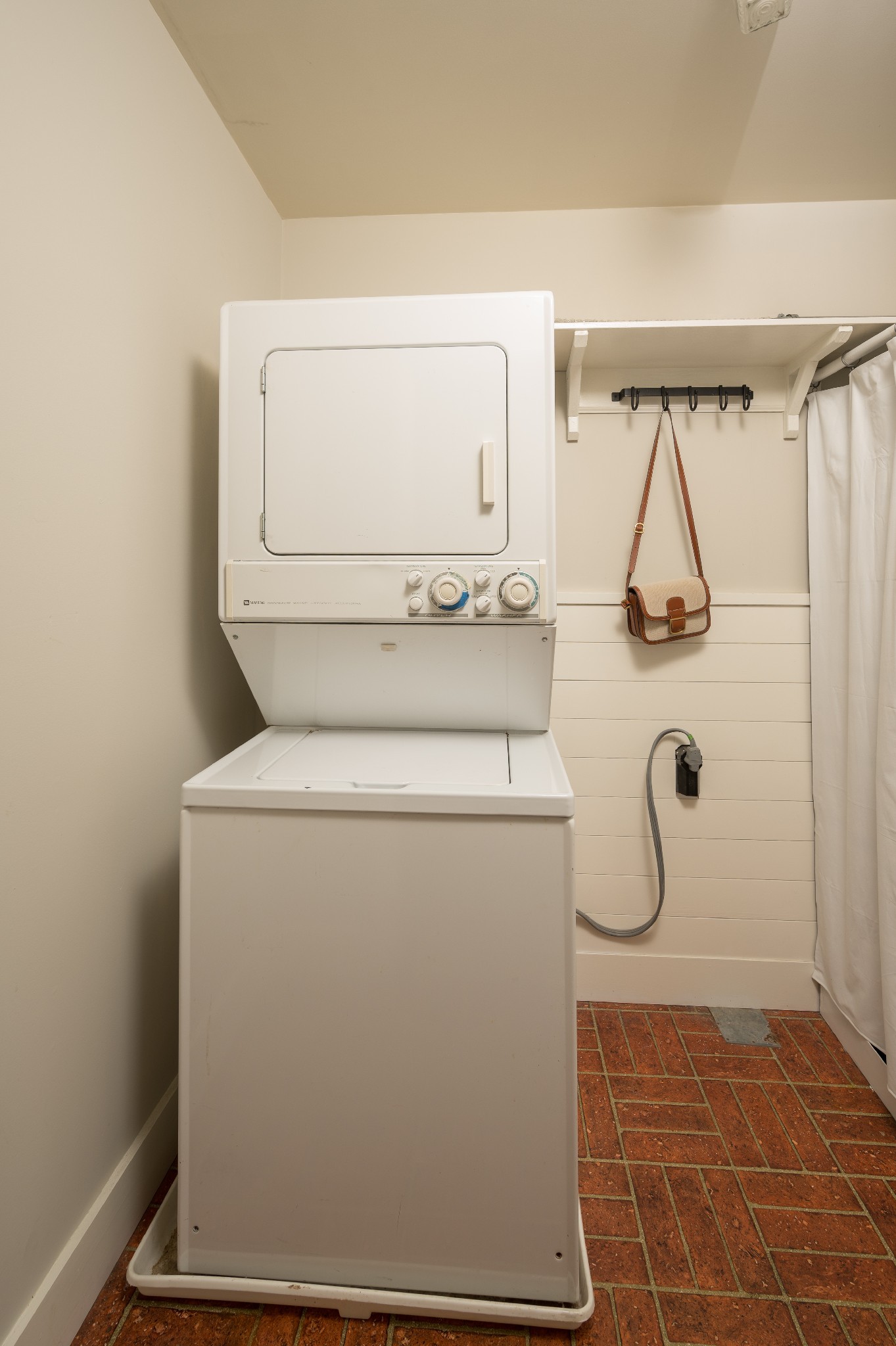 108 Brookfield Ave Unit: B