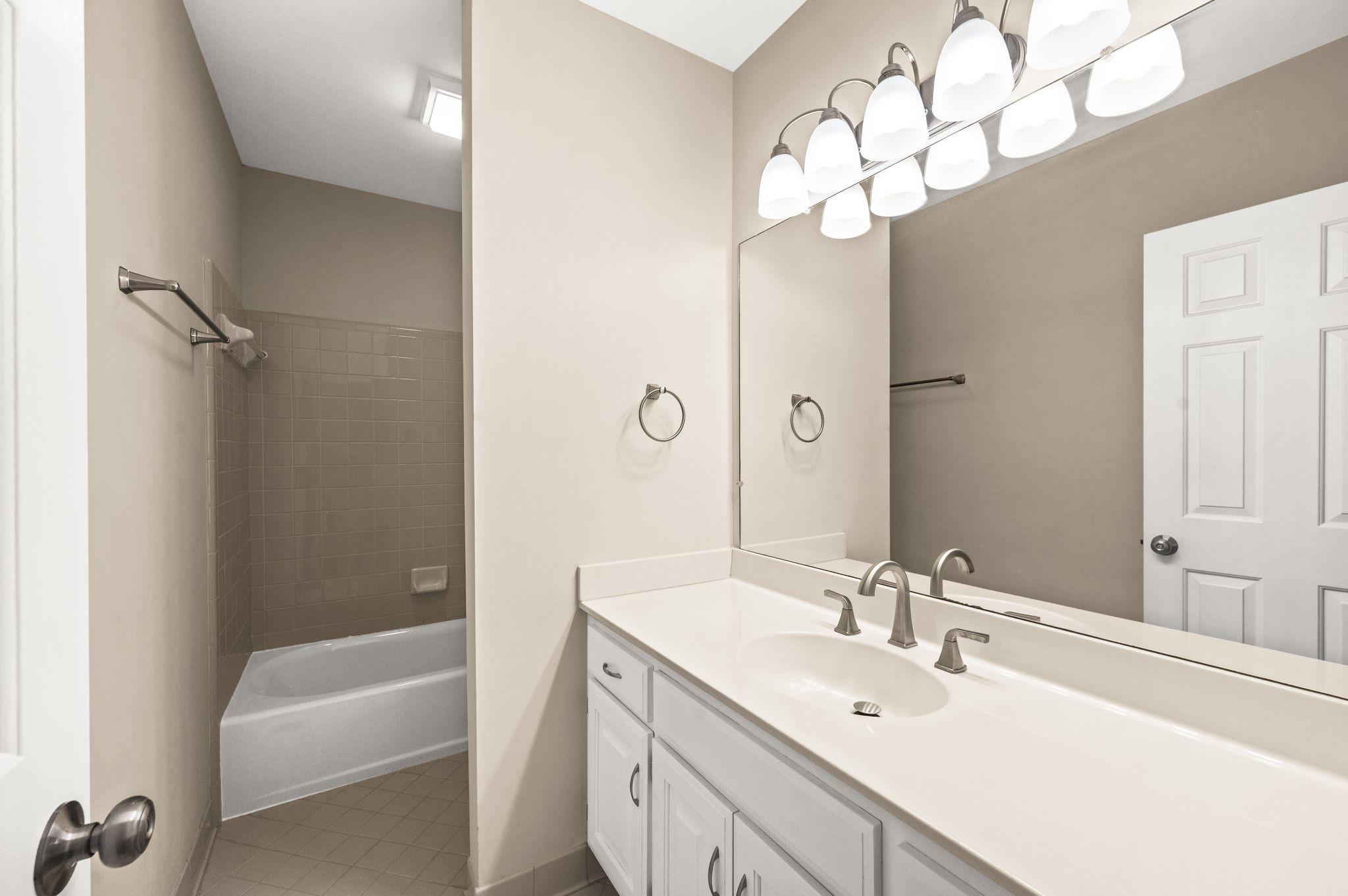 8936 Sawyer Brown Rd