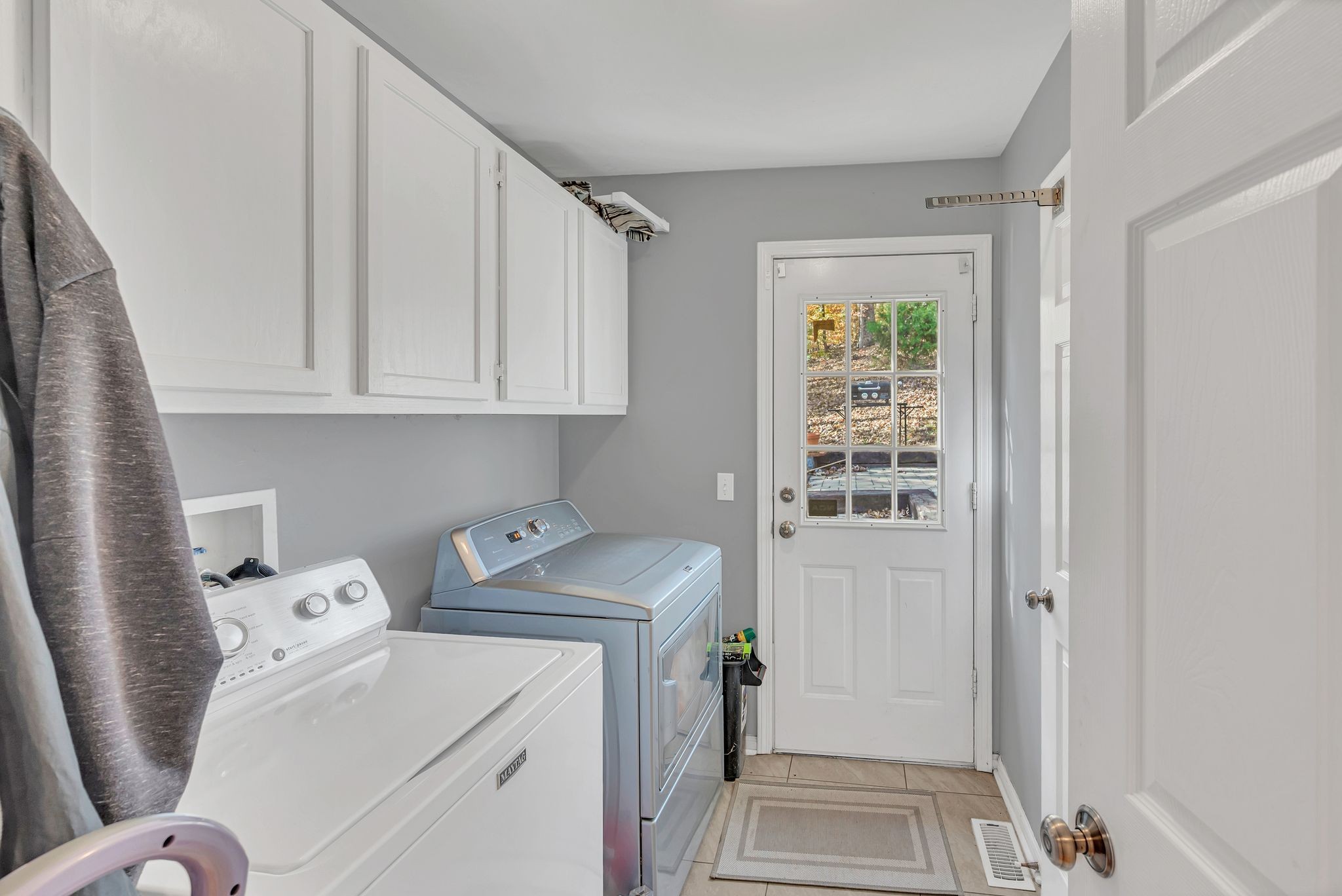 8242 River Road Pike