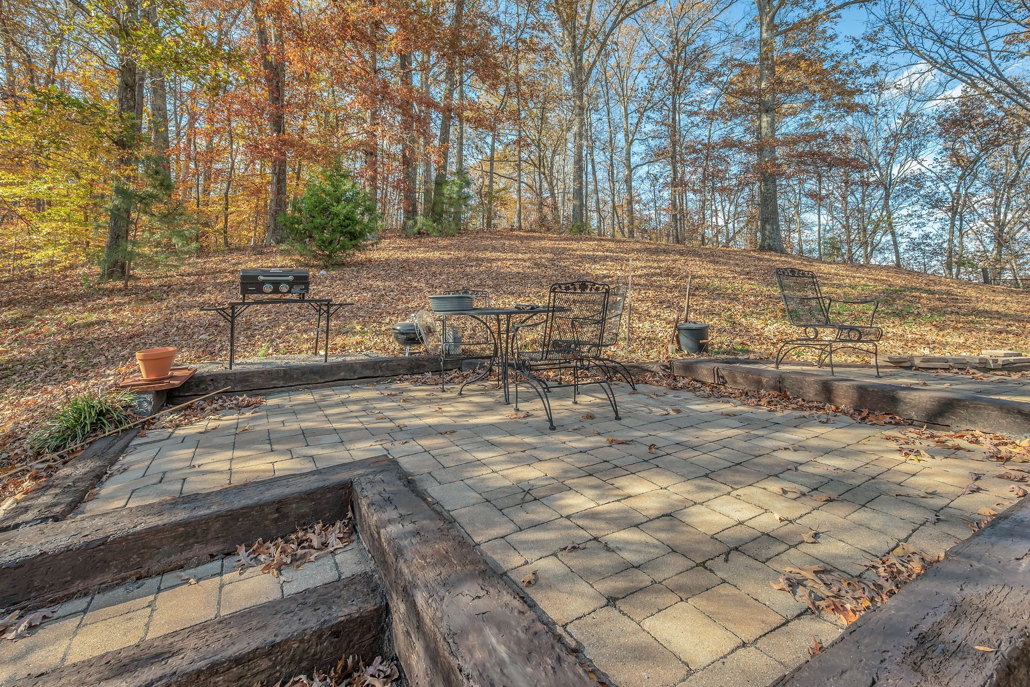 8242 River Road Pike