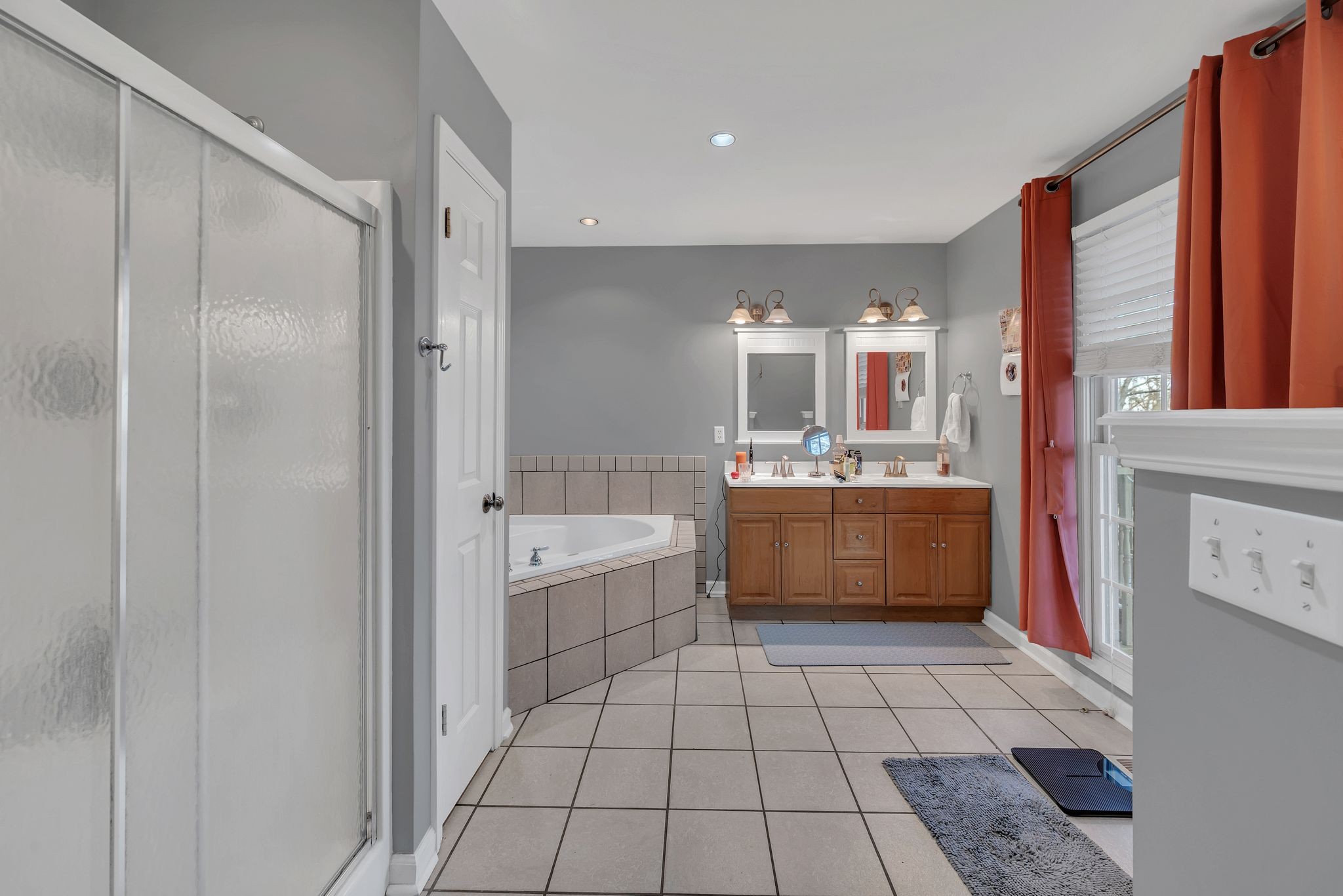 8242 River Road Pike