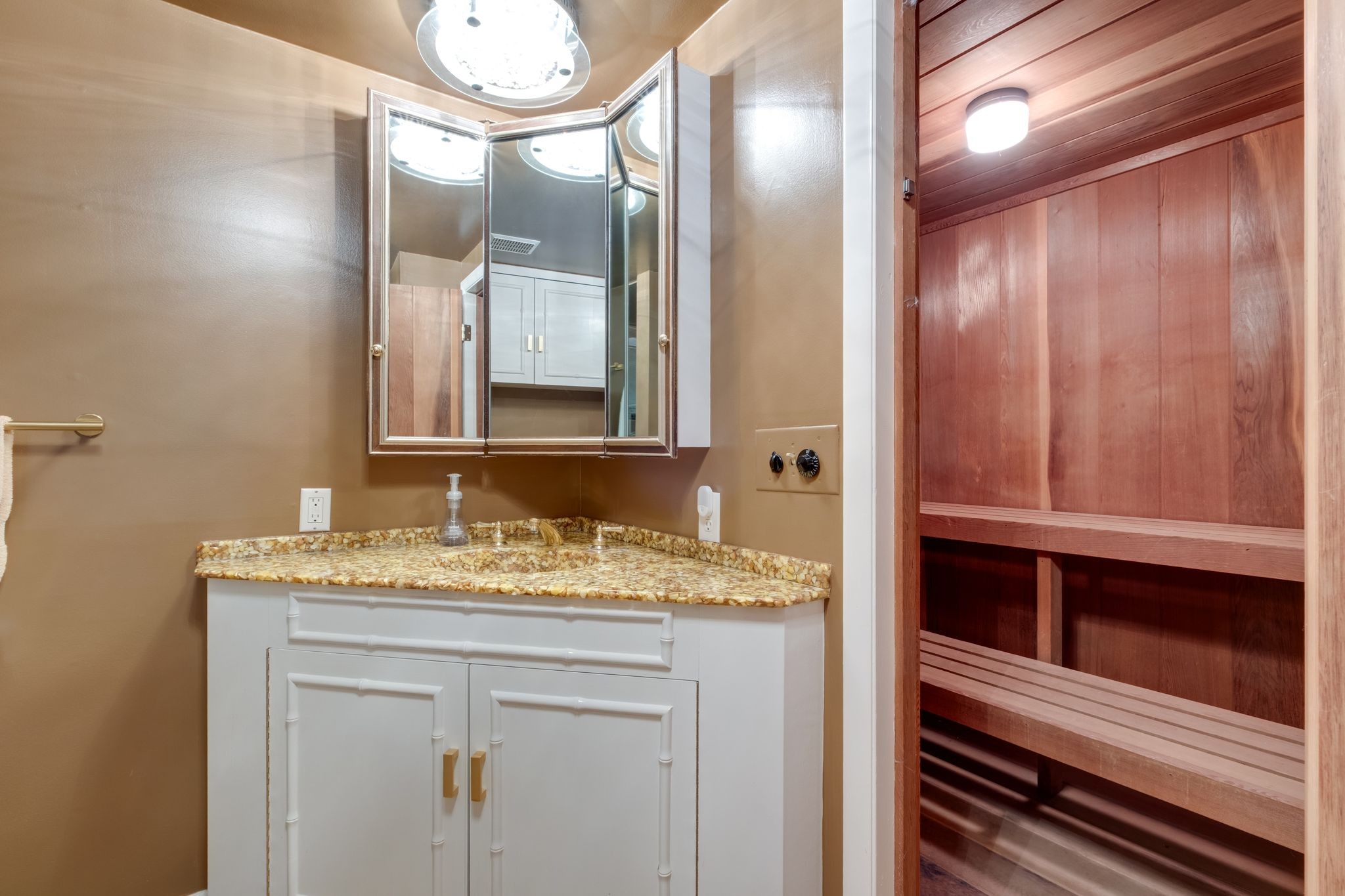 6002 Hickory Valley Rd