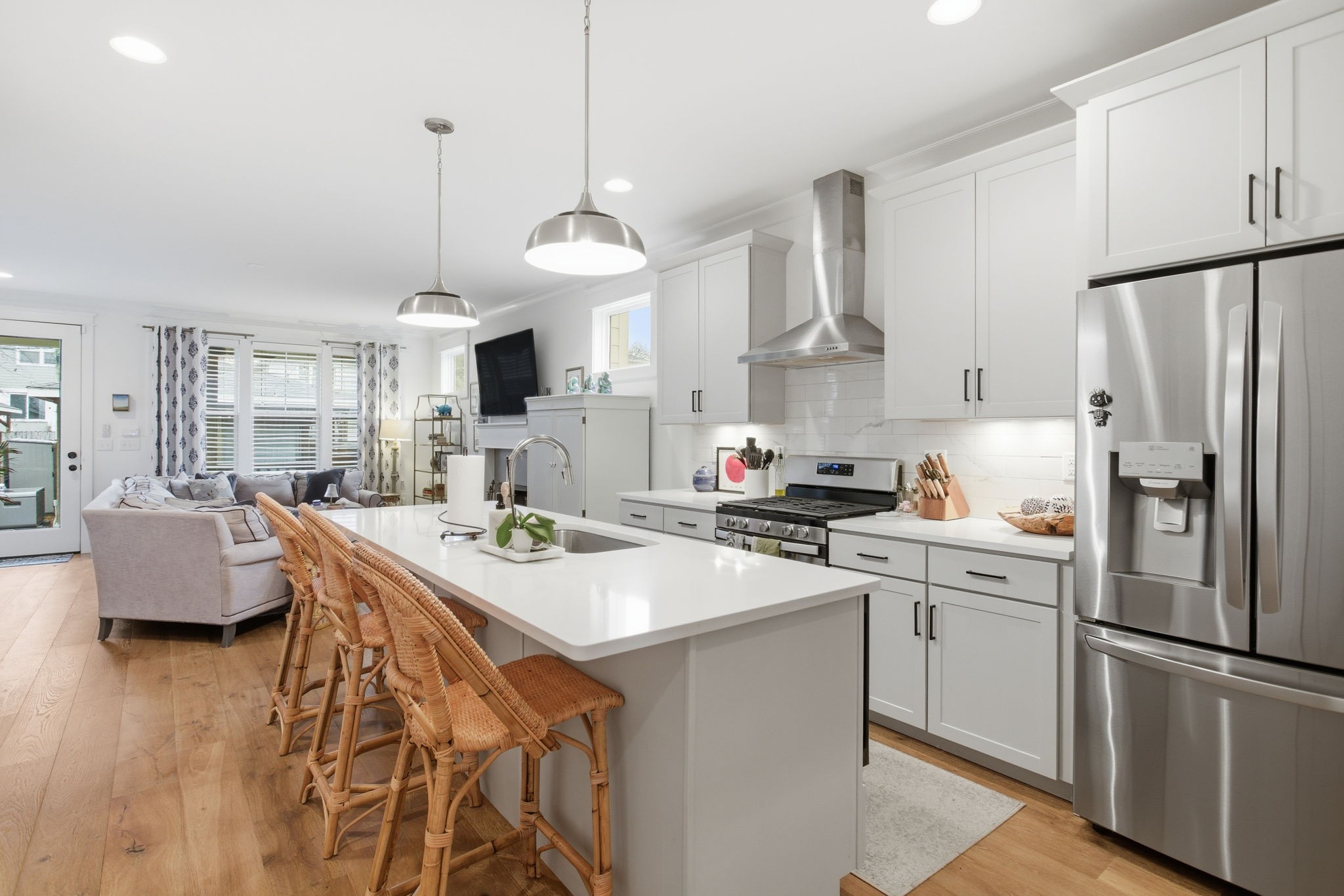 6204A California Ave