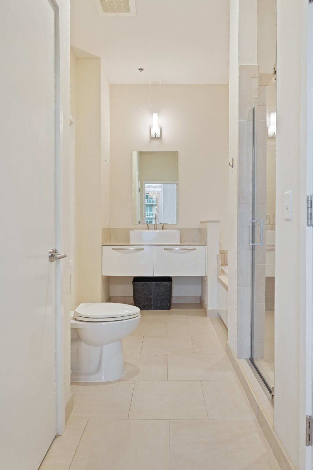 700 12th Ave, S Unit: 1002