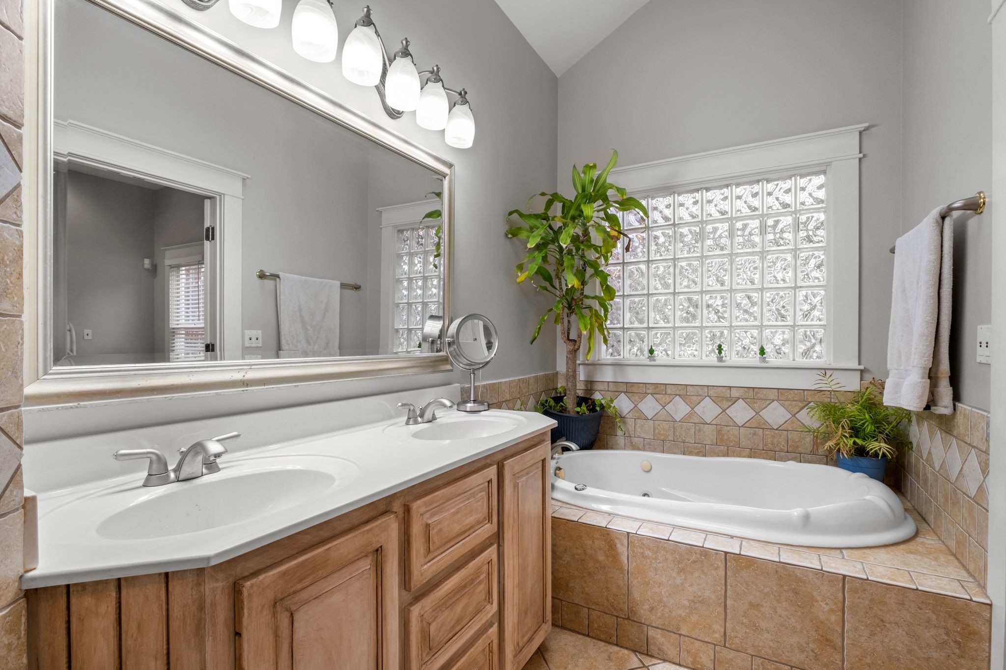 2806 Westmoreland Dr