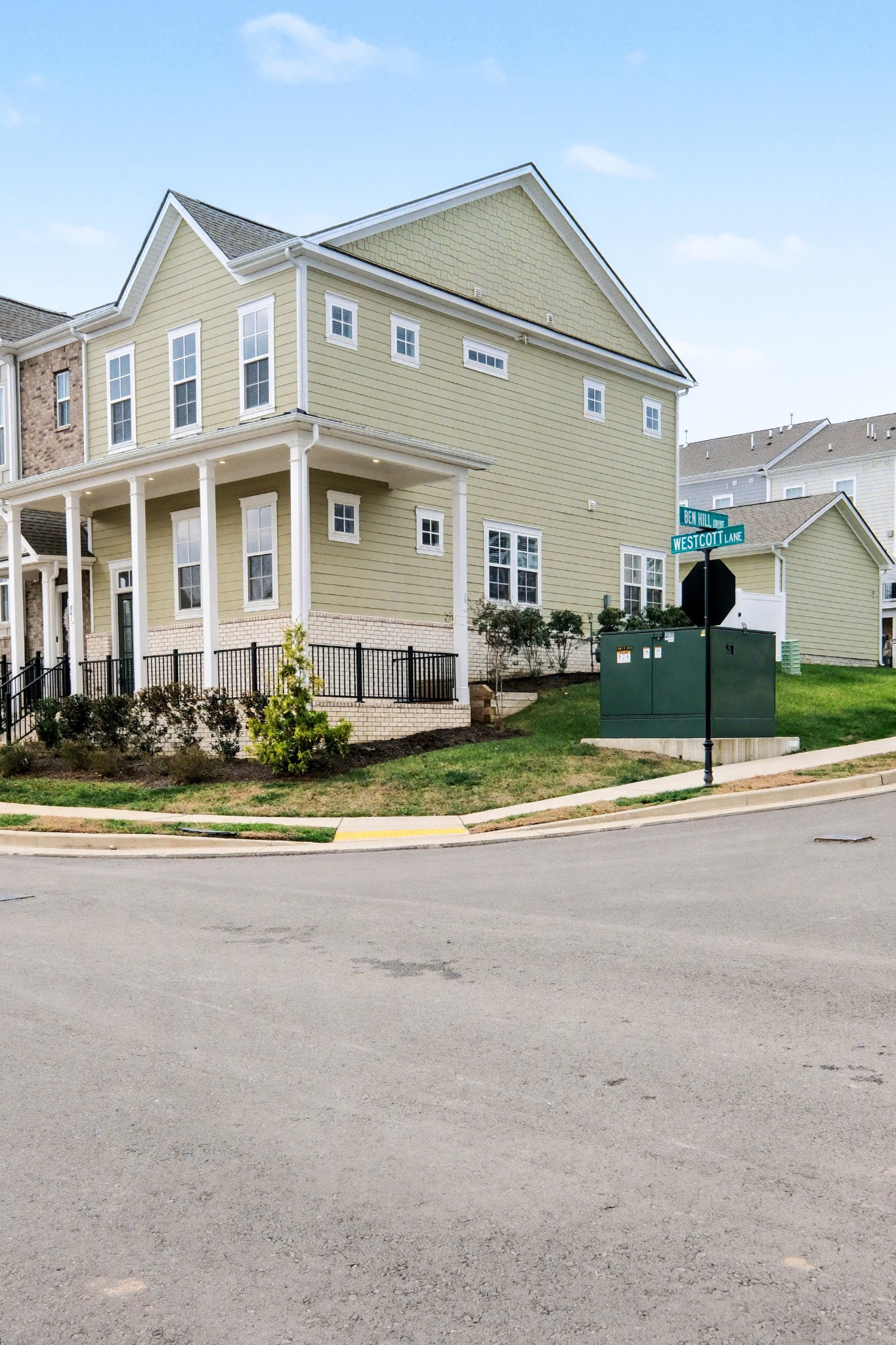 861 Westcott Ln
