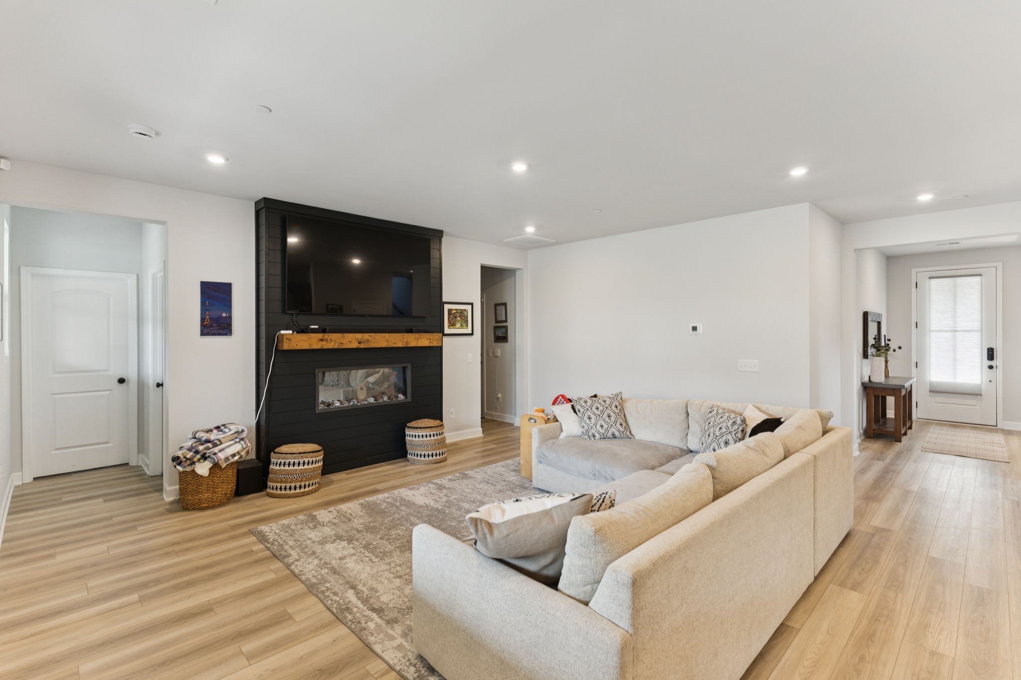 903 Carnation Dr