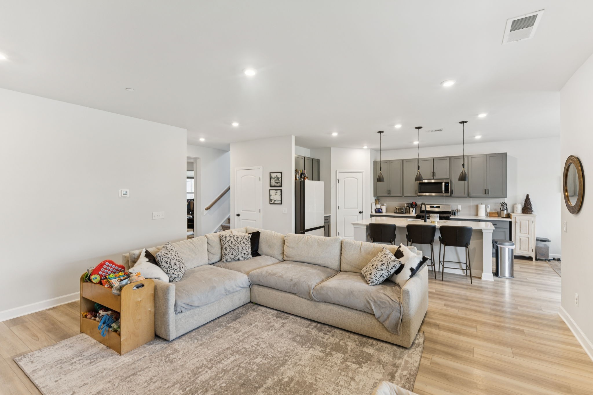 903 Carnation Dr