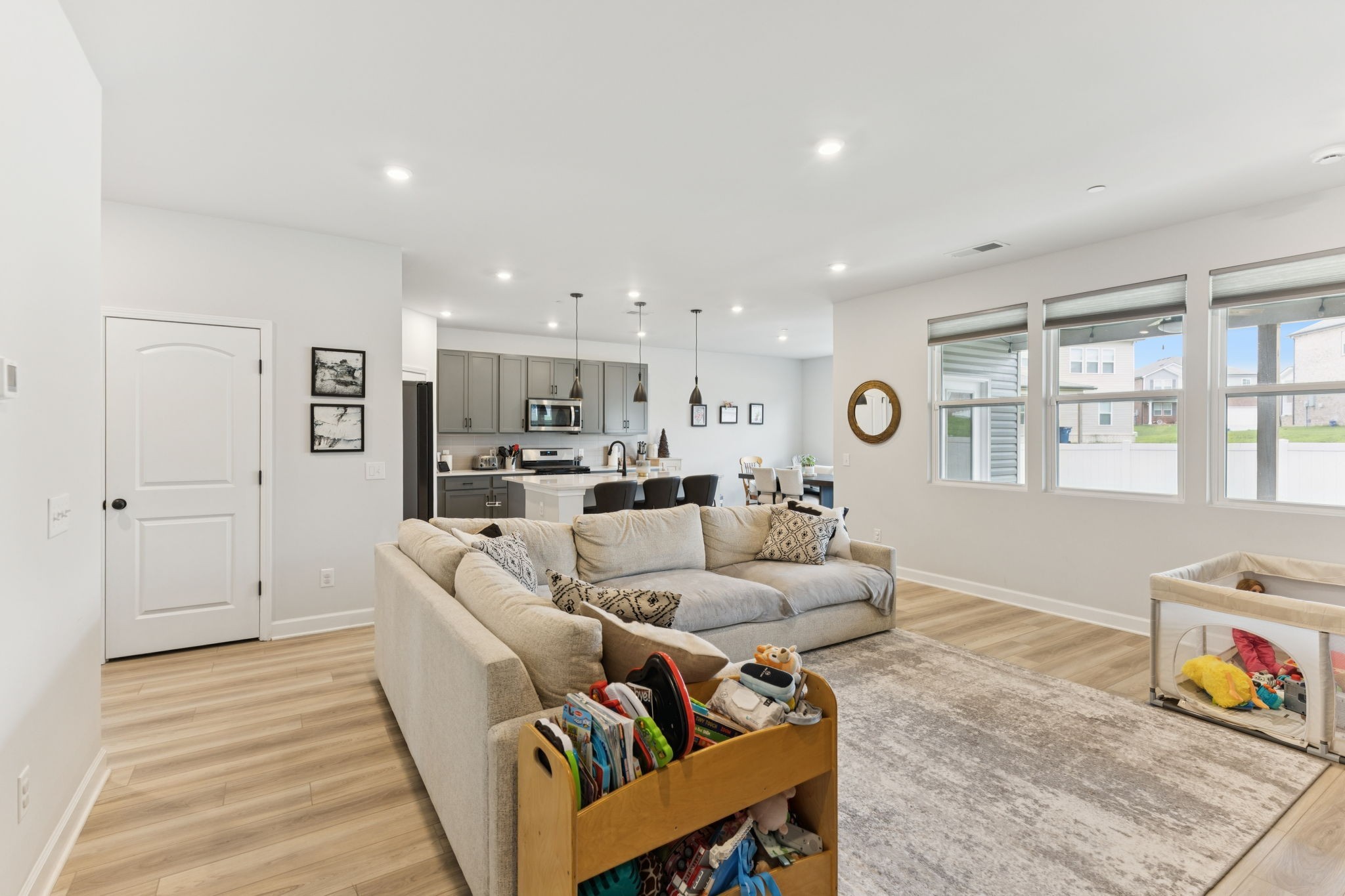 903 Carnation Dr